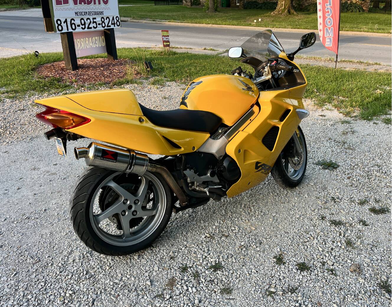 A photo of this 2000 Honda VFR 800