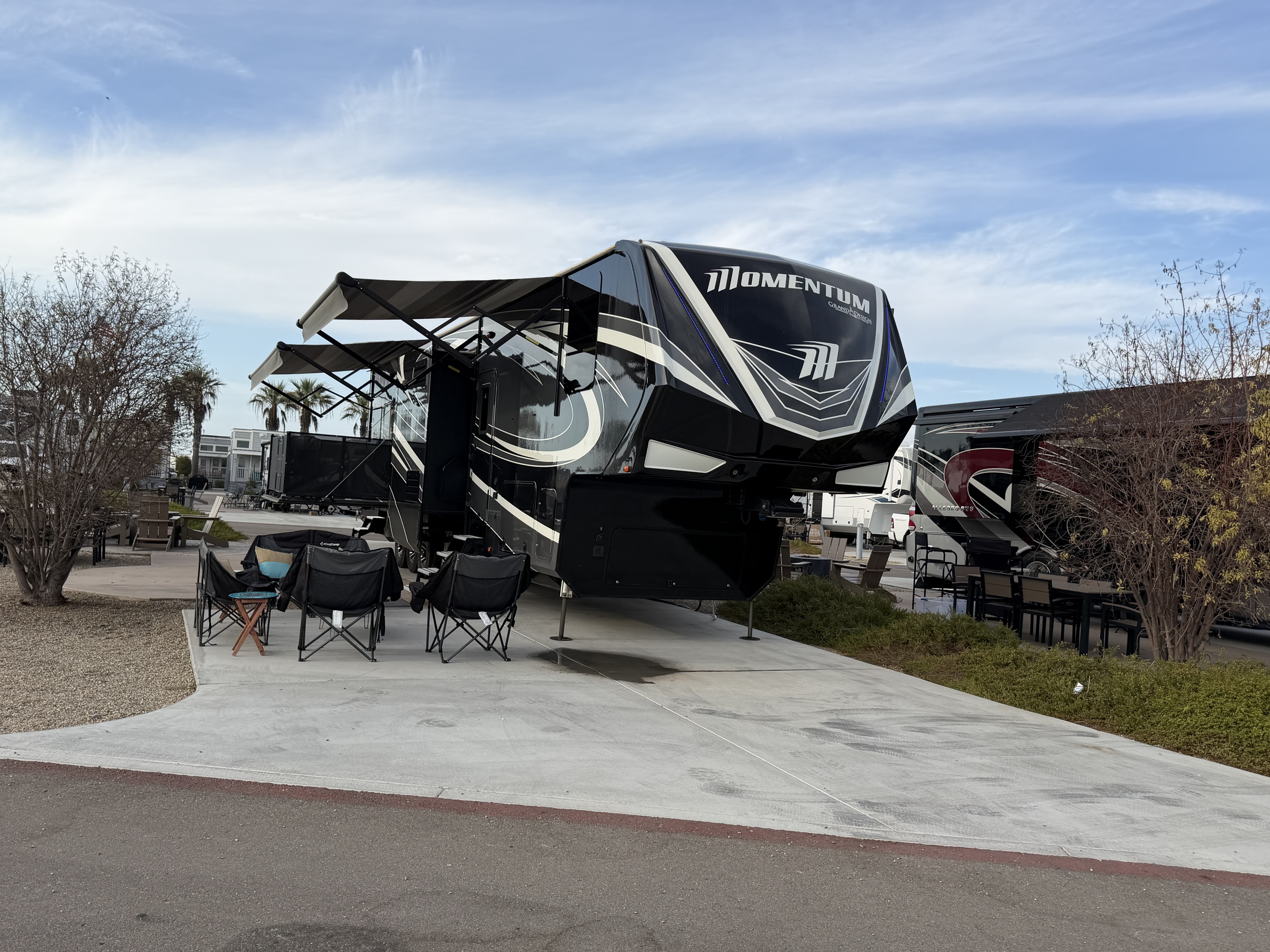 2017 Grand Design MOMENTUM 399TH in surprise AZ