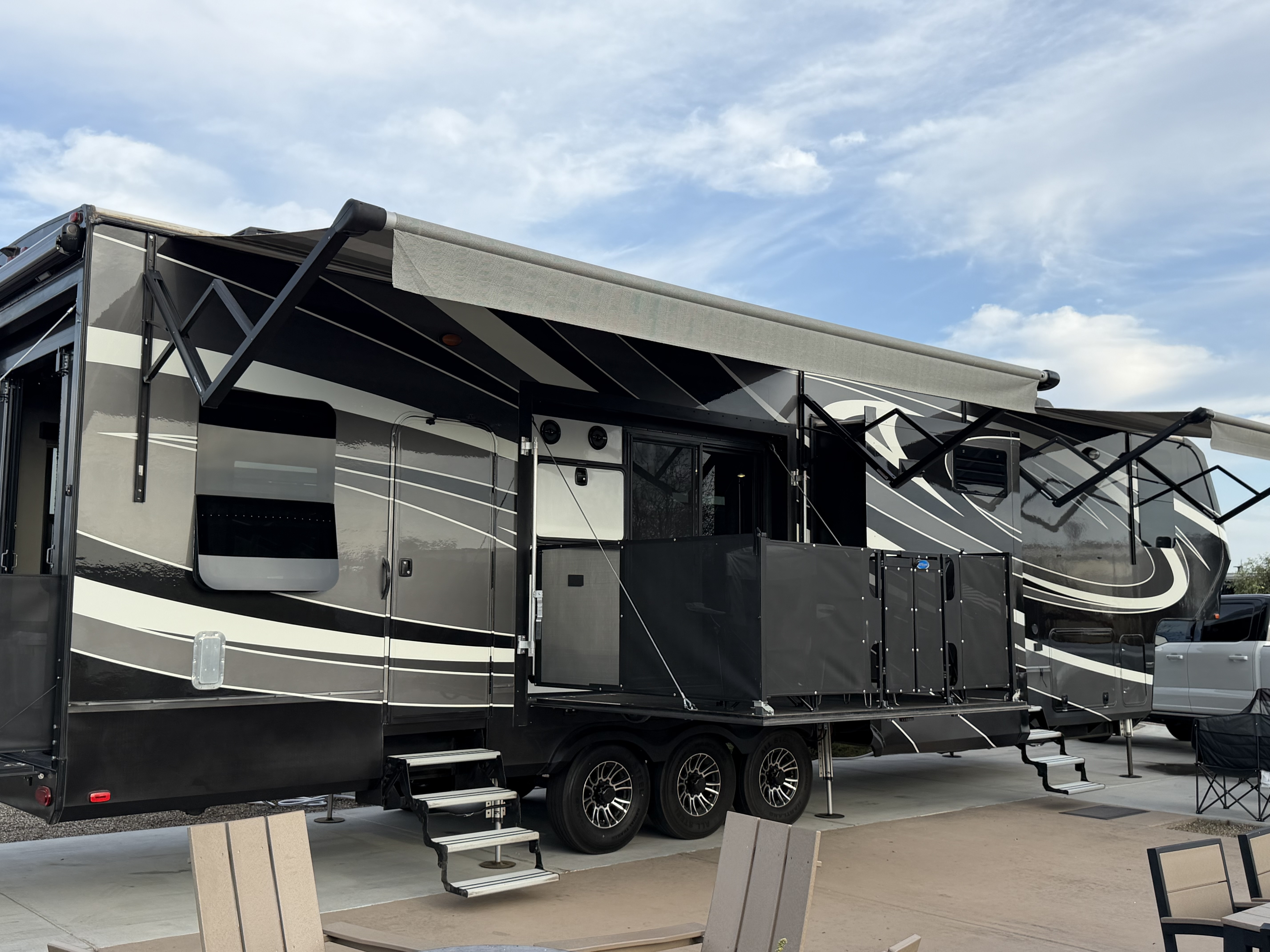 2017 Grand Design MOMENTUM 399TH RV