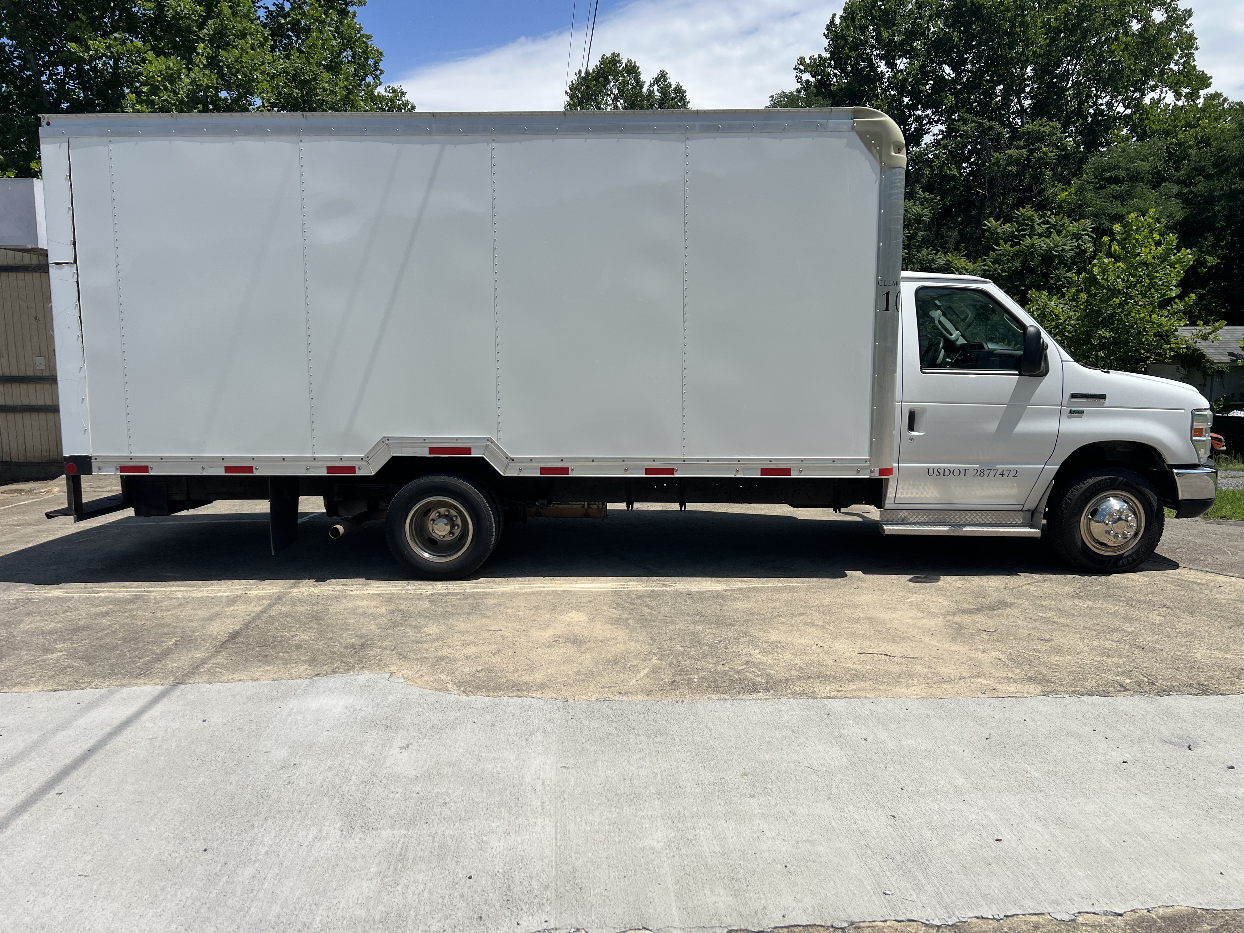 2015 FORD E450 in Elkton, VA