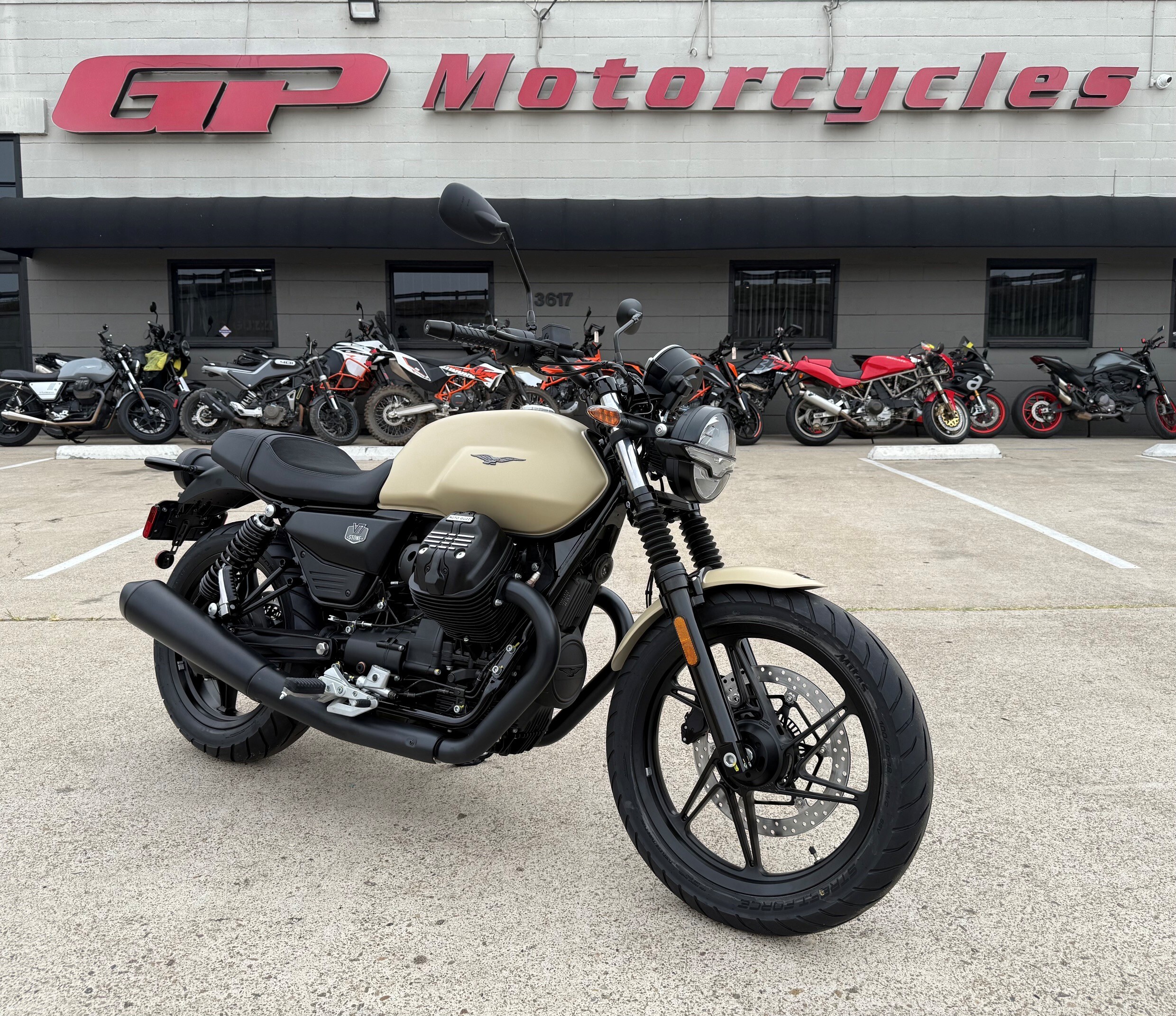 2027 Moto Guzzi V7 STONE STONE in San Diego, CA
