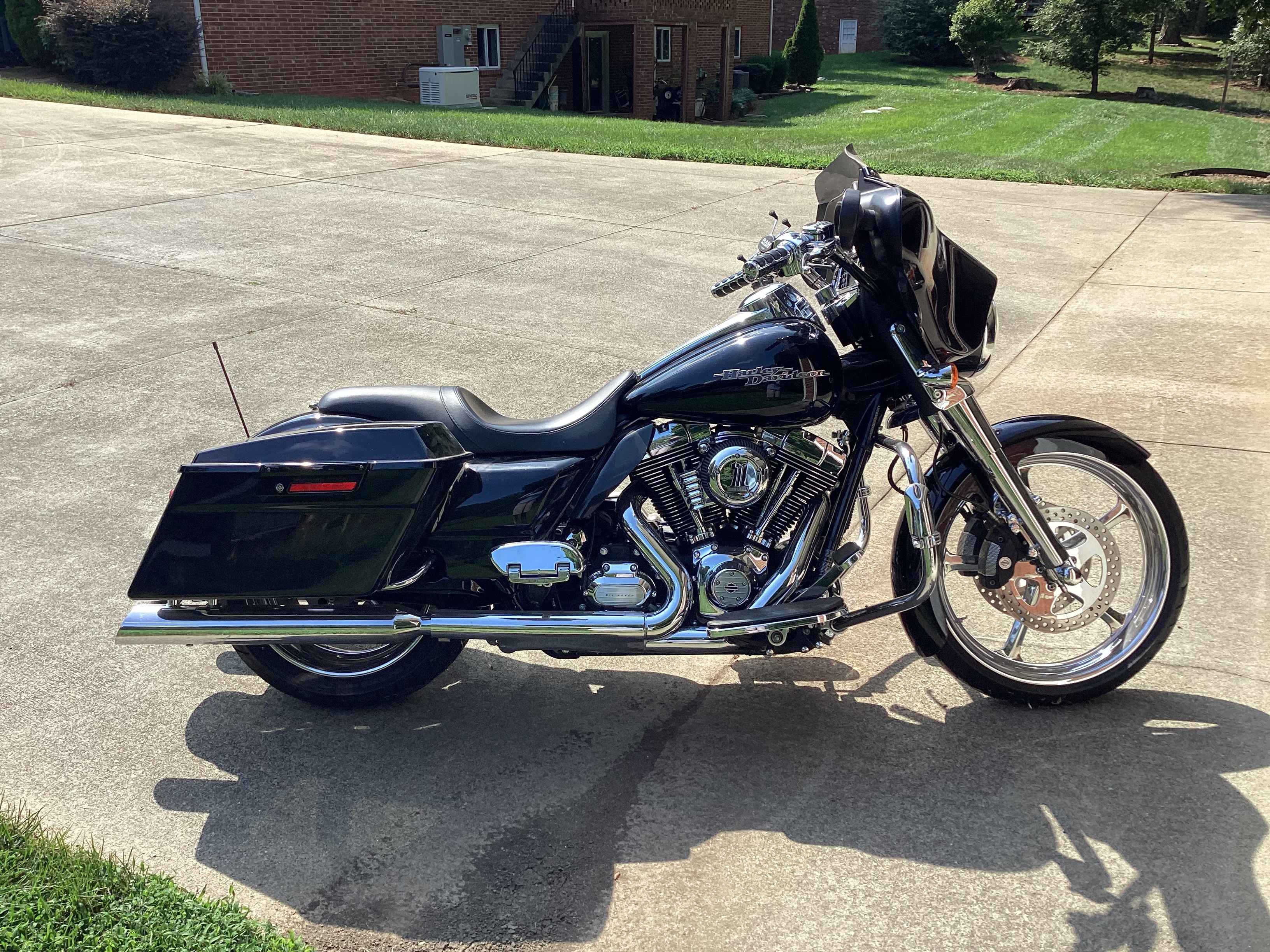 2011 Harley-Davidson STREET GLIDE BASE BASE in Reidsville, NC
