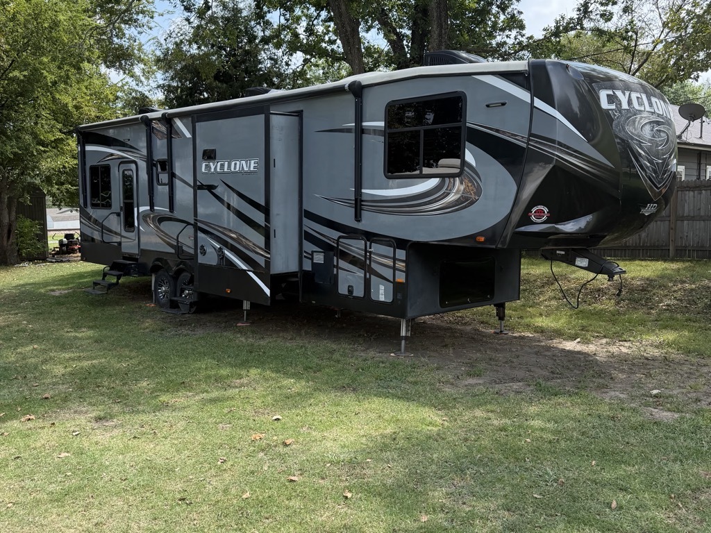 2017 Heartland CYCLONE 3611JS in kiefer OK