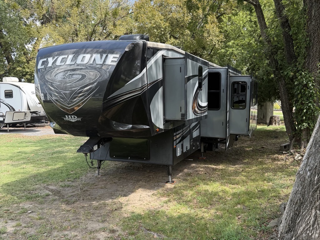 2017 Heartland CYCLONE 3611JS in kiefer OK
