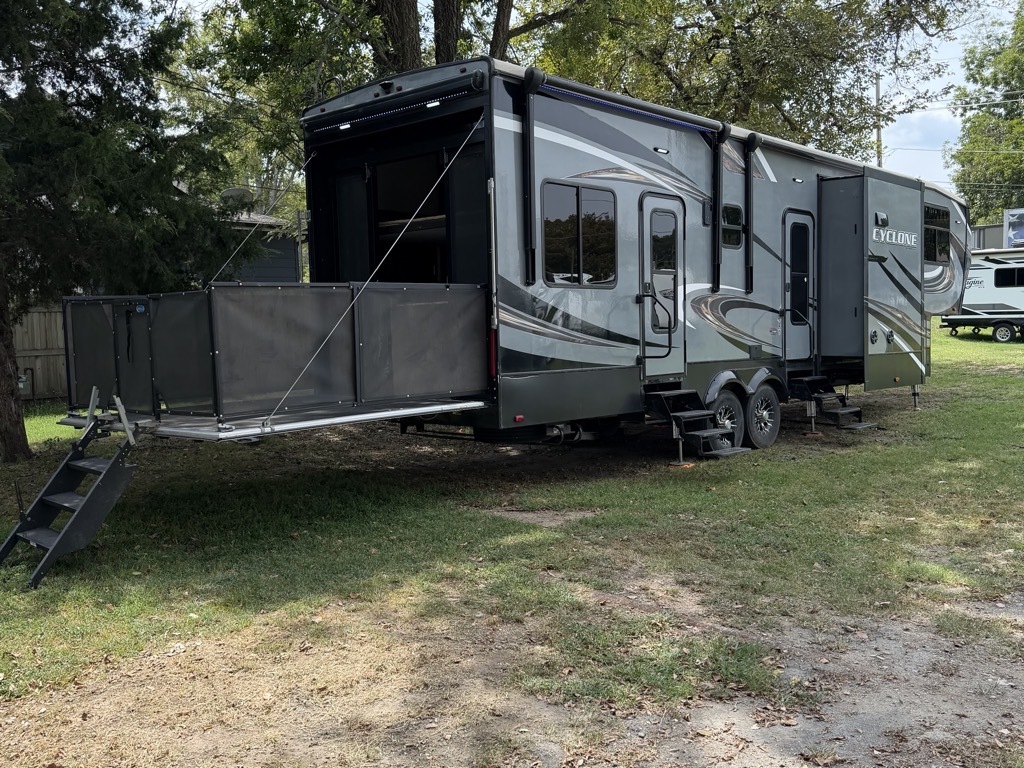 2017 Heartland CYCLONE 3611JS in kiefer OK