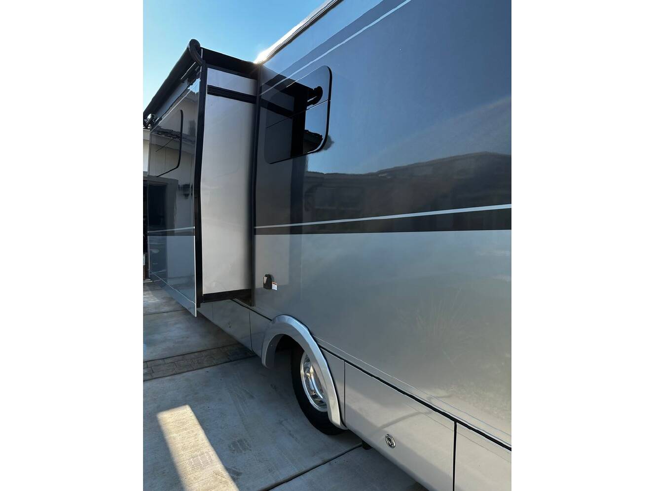A photo of this 2023 Regency Ultra Brougham 25MB
