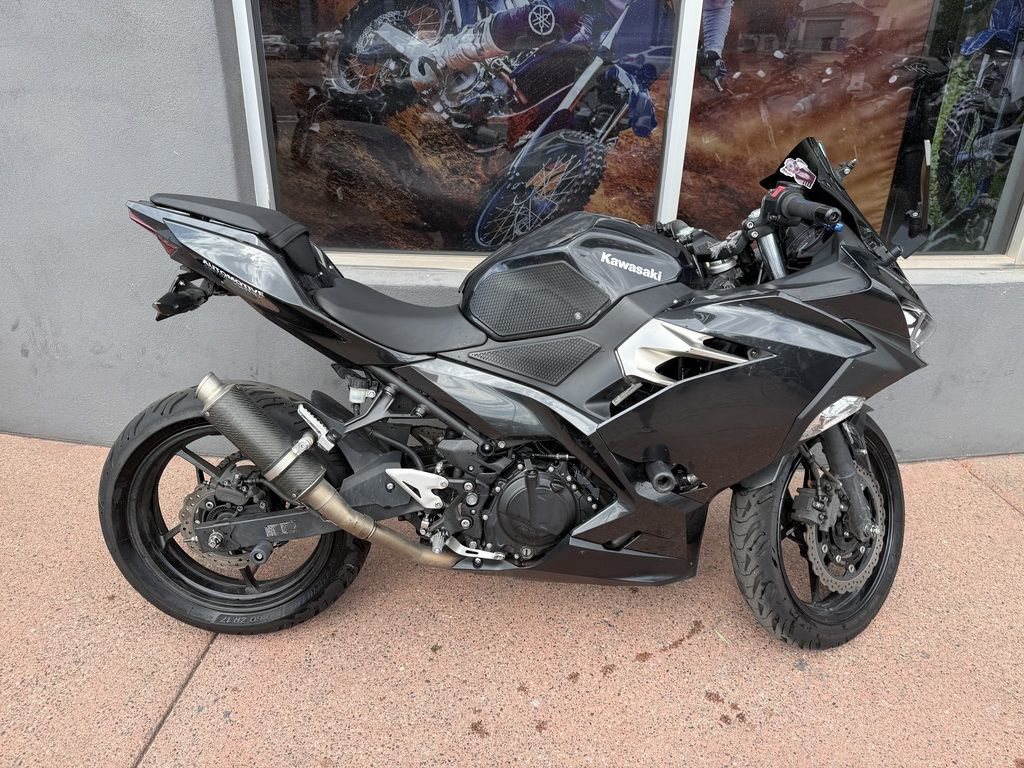 2022 Kawasaki Ninja 400 ABS Metallic Carbon GrayMetallic Flat Spark B ABS in 85032, AZ
