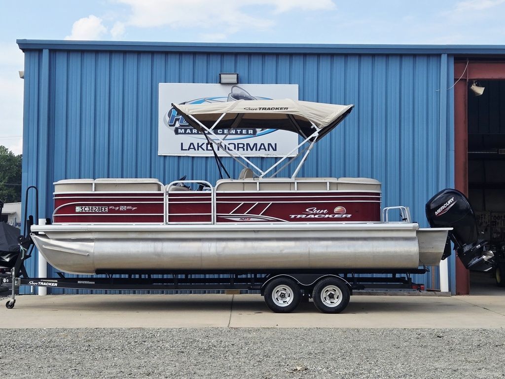 2020 Sun Tracker Party Barge® 22 XP3 in mooresville NC