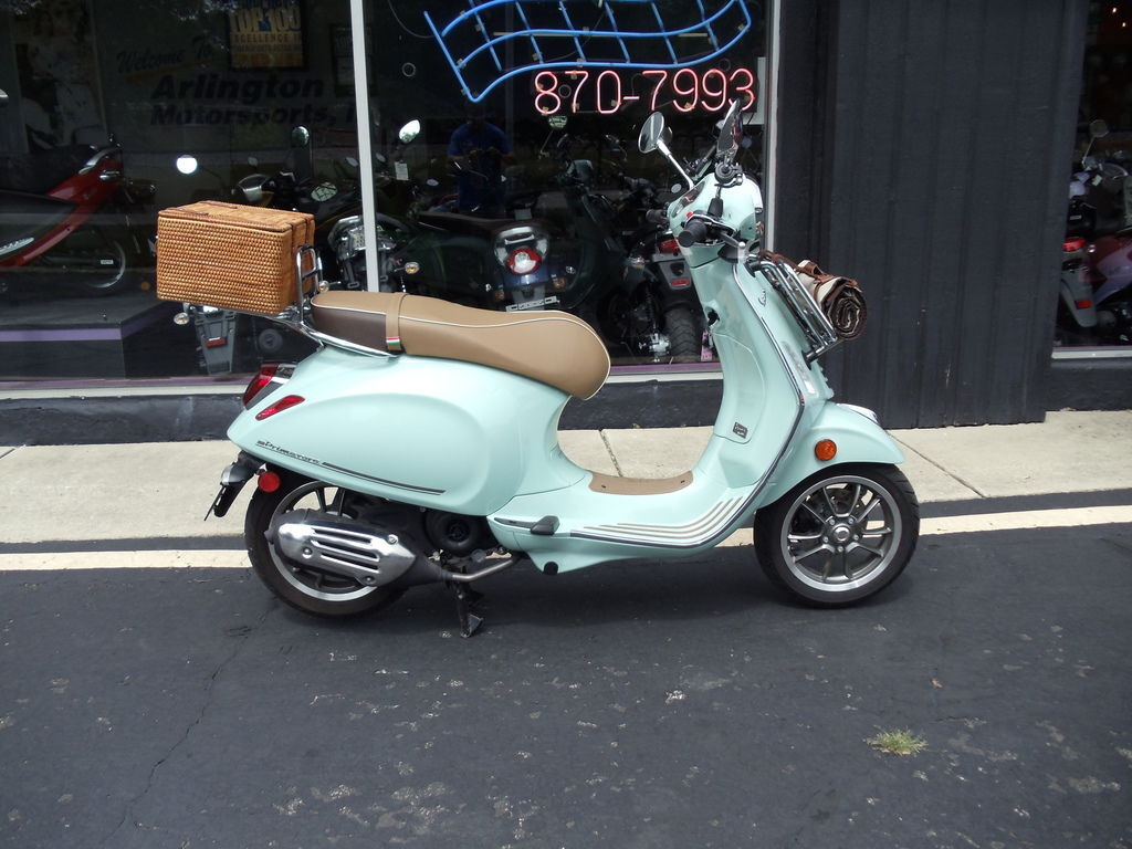 2023 Vespa Primavera 50 Pic Nic 50 in Arlington Heights, IL