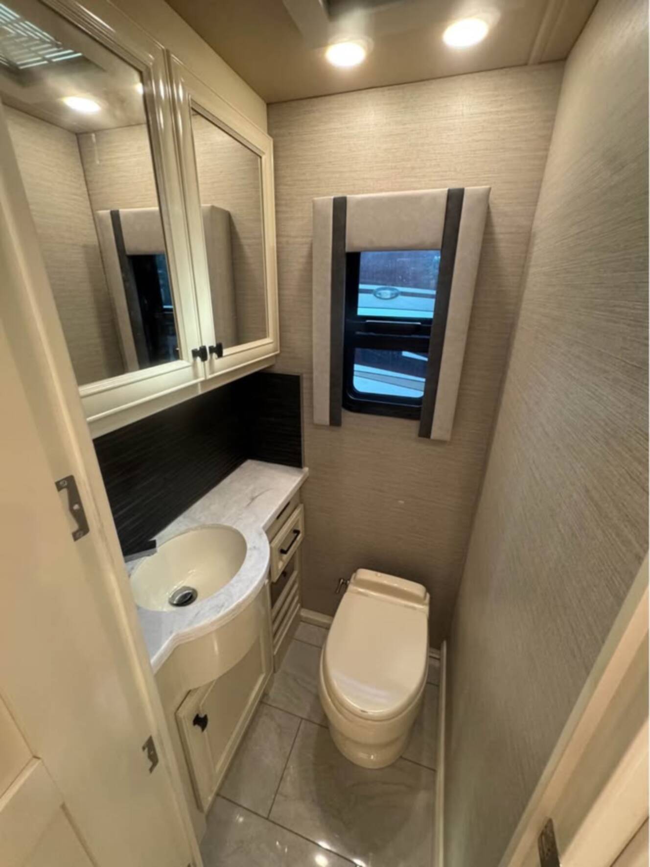 A photo of this 2022 Tiffin Motorhomes Allegro Bus 40 IP