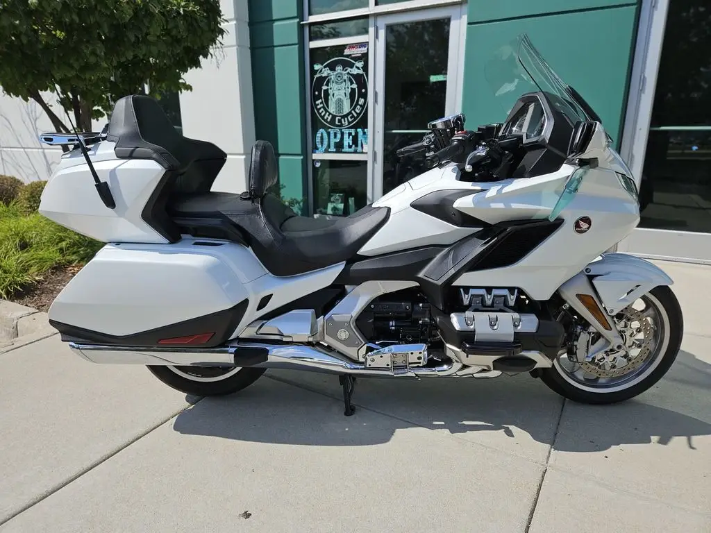 2018 Honda® Gold Wing Tour Automatic DCT Pearl White