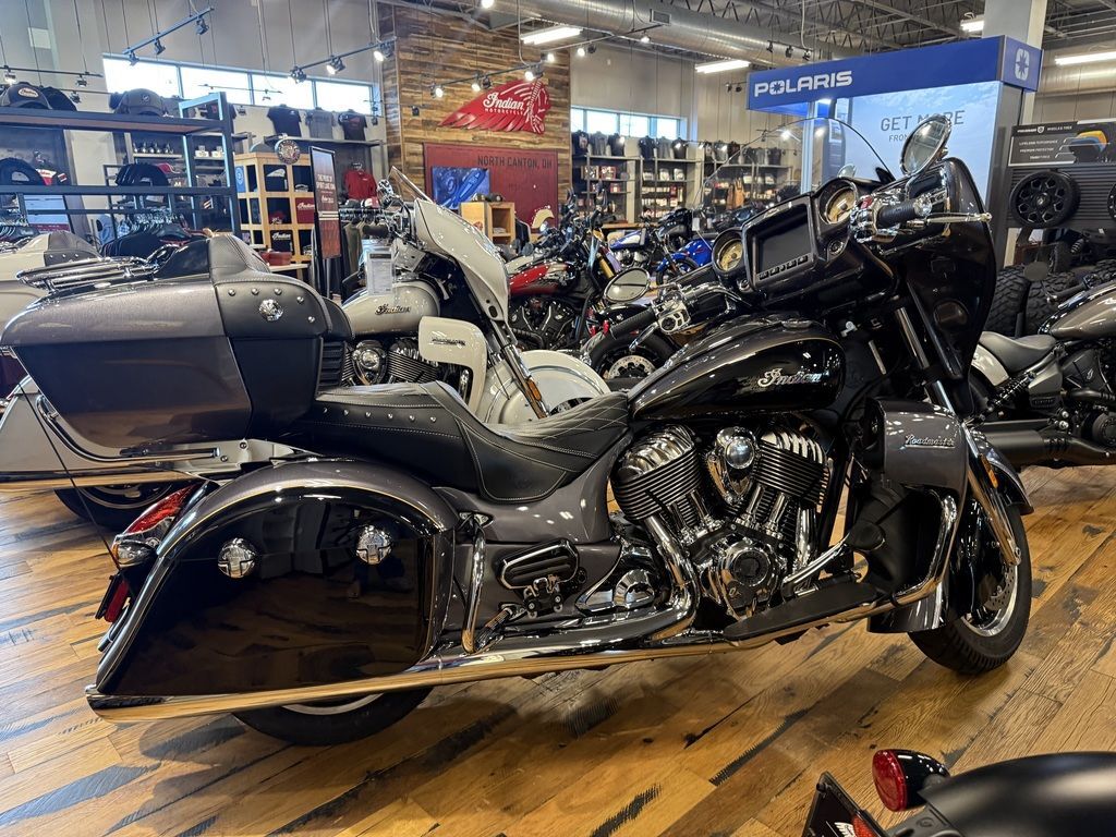 2017 Indian Motorcycle® Roadmaster® Steel Gray Over Thunder Black in North Canton, OH