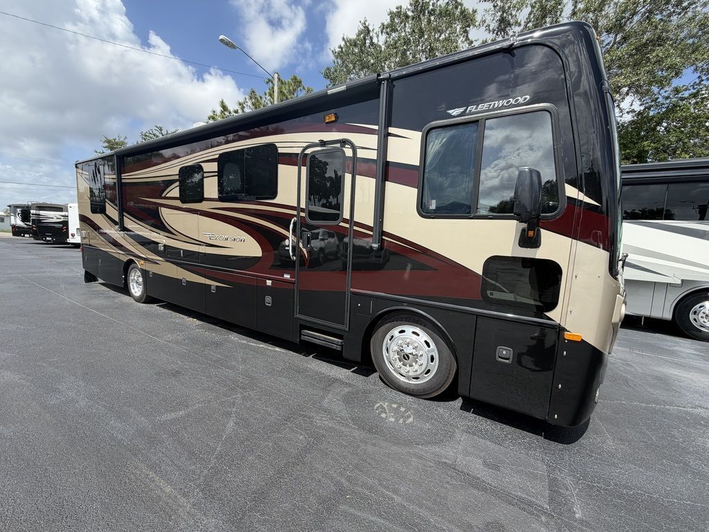 2015 Fleetwood Excursion 35B in north fort myers FL