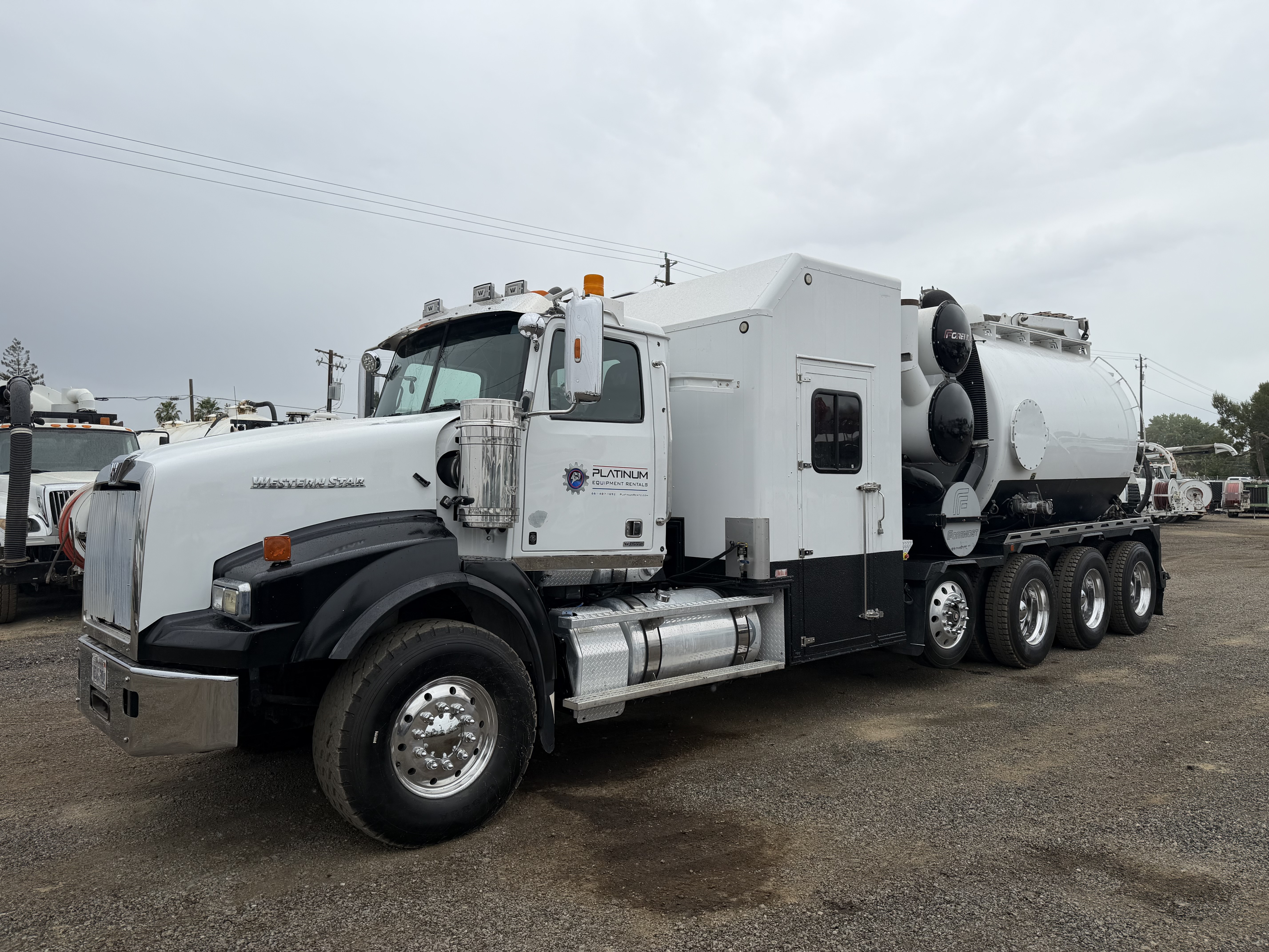 2016 WESTERN STAR in Bakersfield, CA