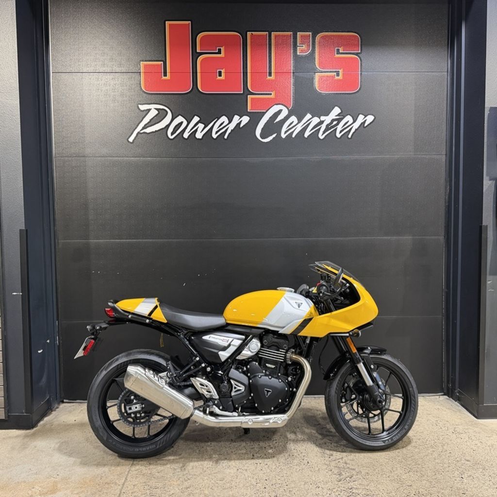 2026 Triumph Thruxton 400 Phantom Black / Aluminium Silver 400 in Reedsburg, WI
