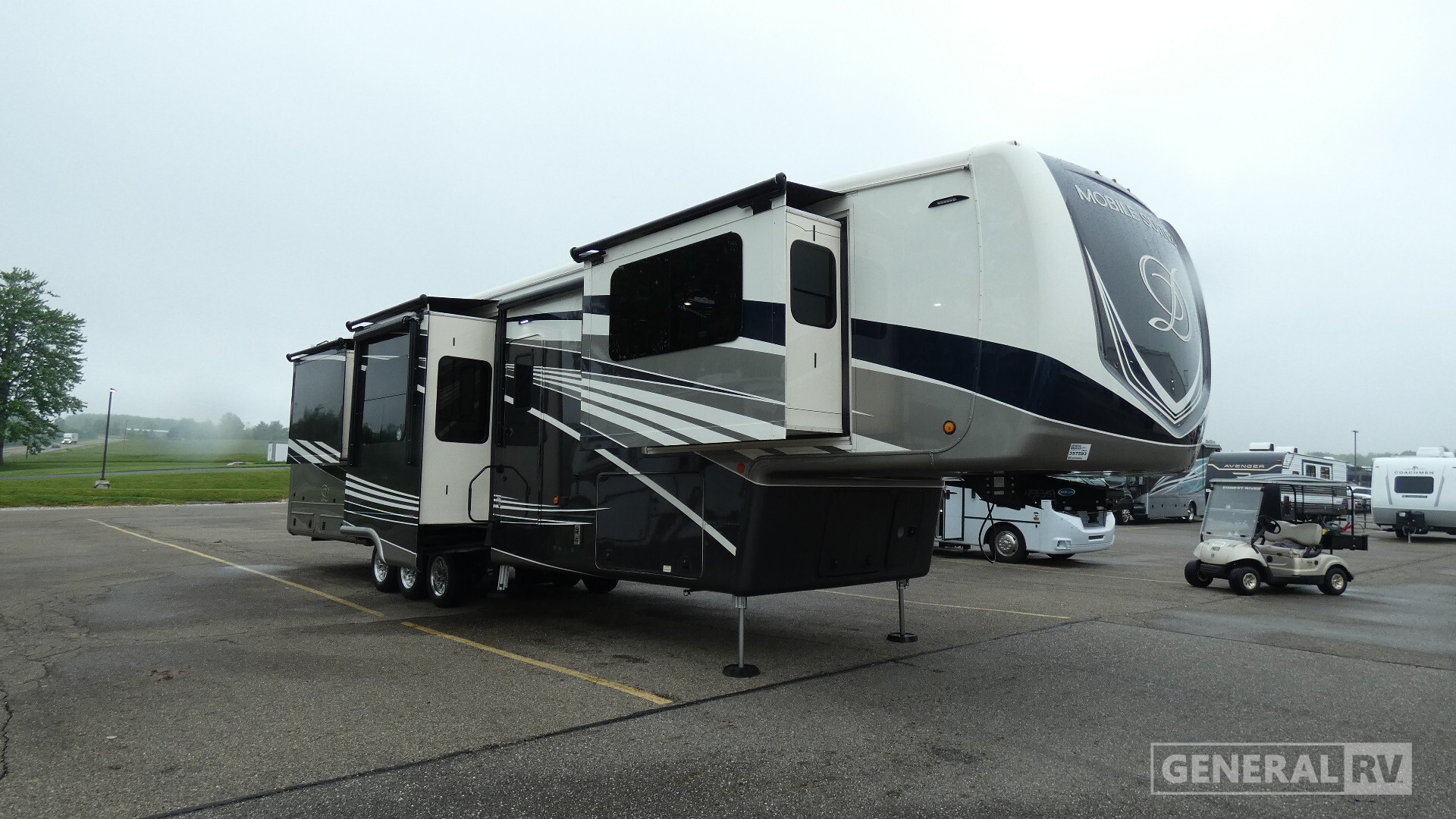 2021 DRV LUXURY SUITES Mobile Suites Nashville in north canton OH