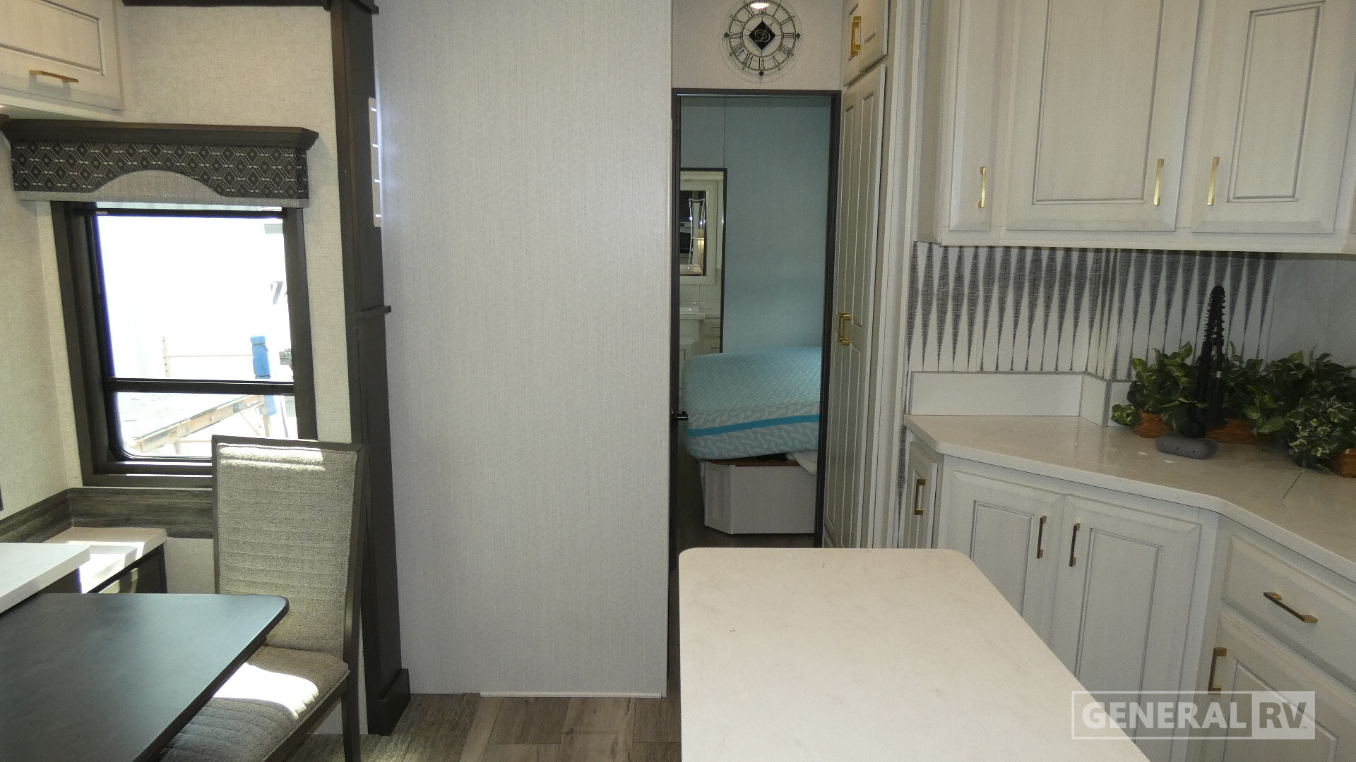 2021 DRV LUXURY SUITES Mobile Suites Nashville in north canton OH