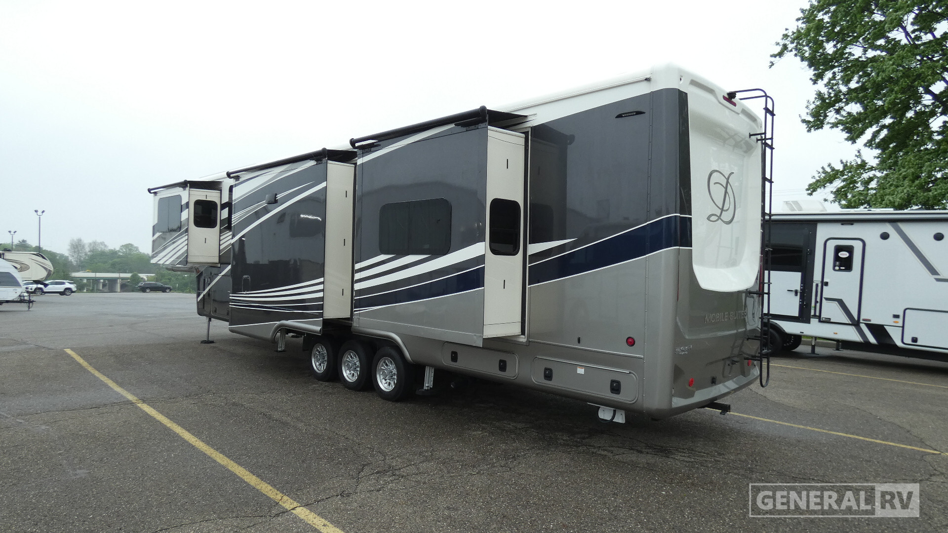 2021 DRV LUXURY SUITES Mobile Suites Nashville in north canton OH