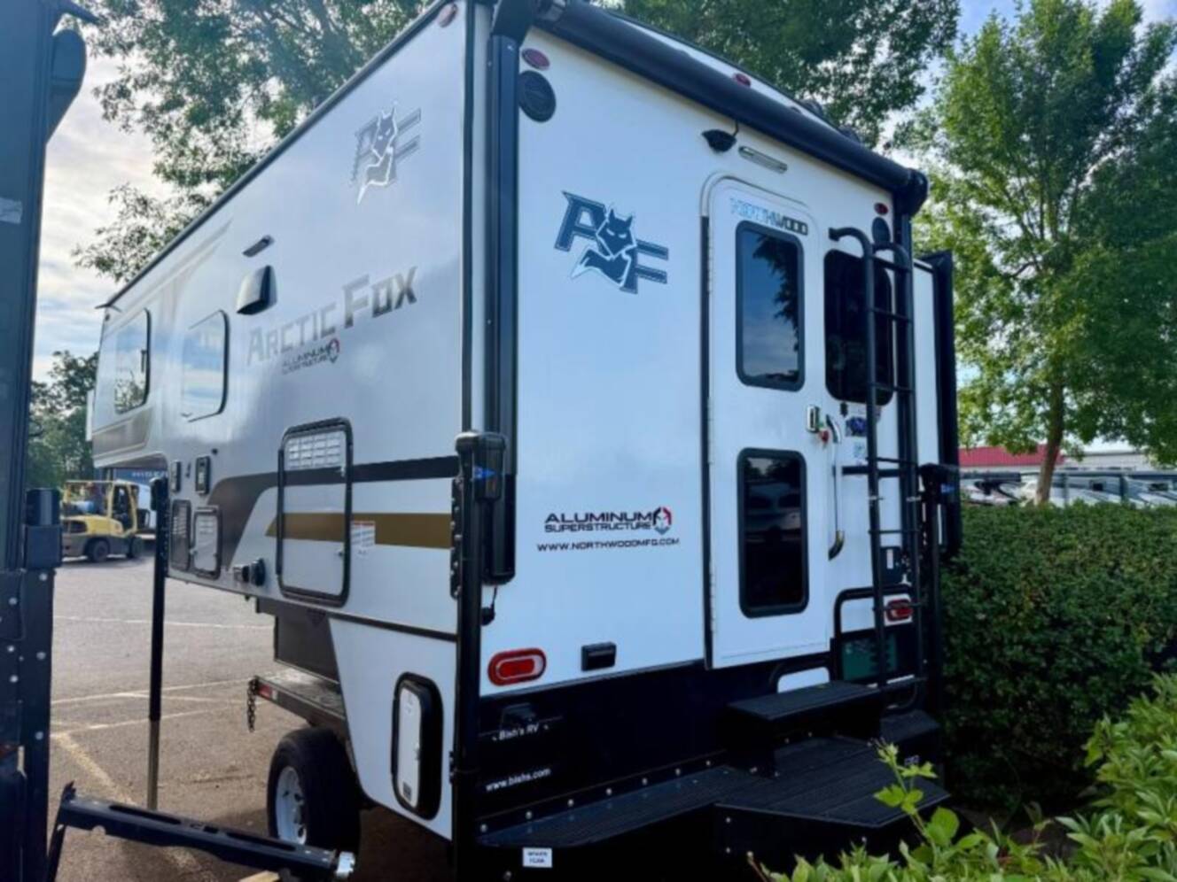 A photo of this 2027 Northwood Arctic Fox 990