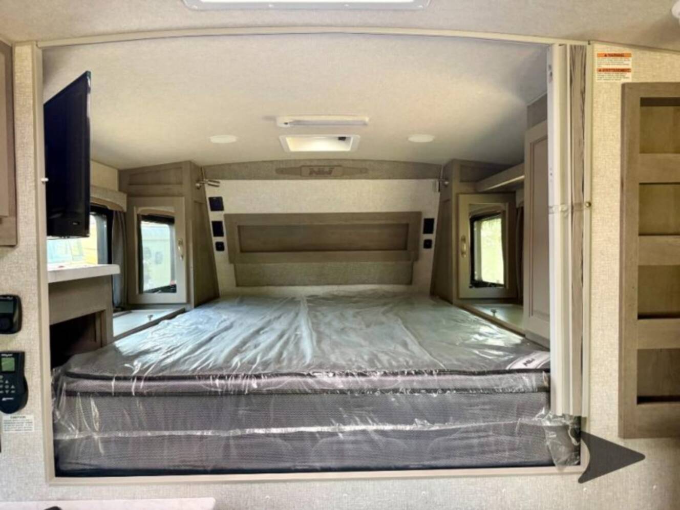 A photo of this 2027 Northwood Arctic Fox 990