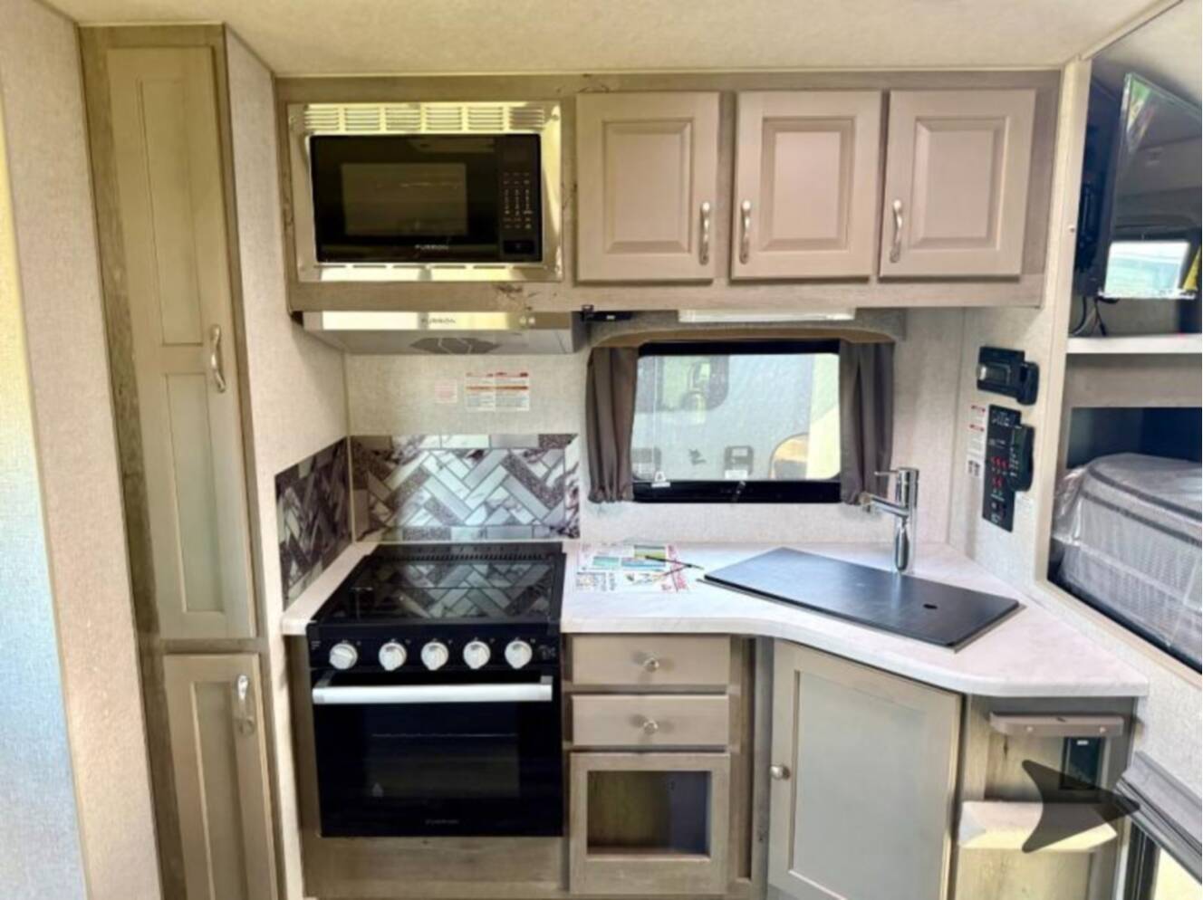A photo of this 2027 Northwood Arctic Fox 990