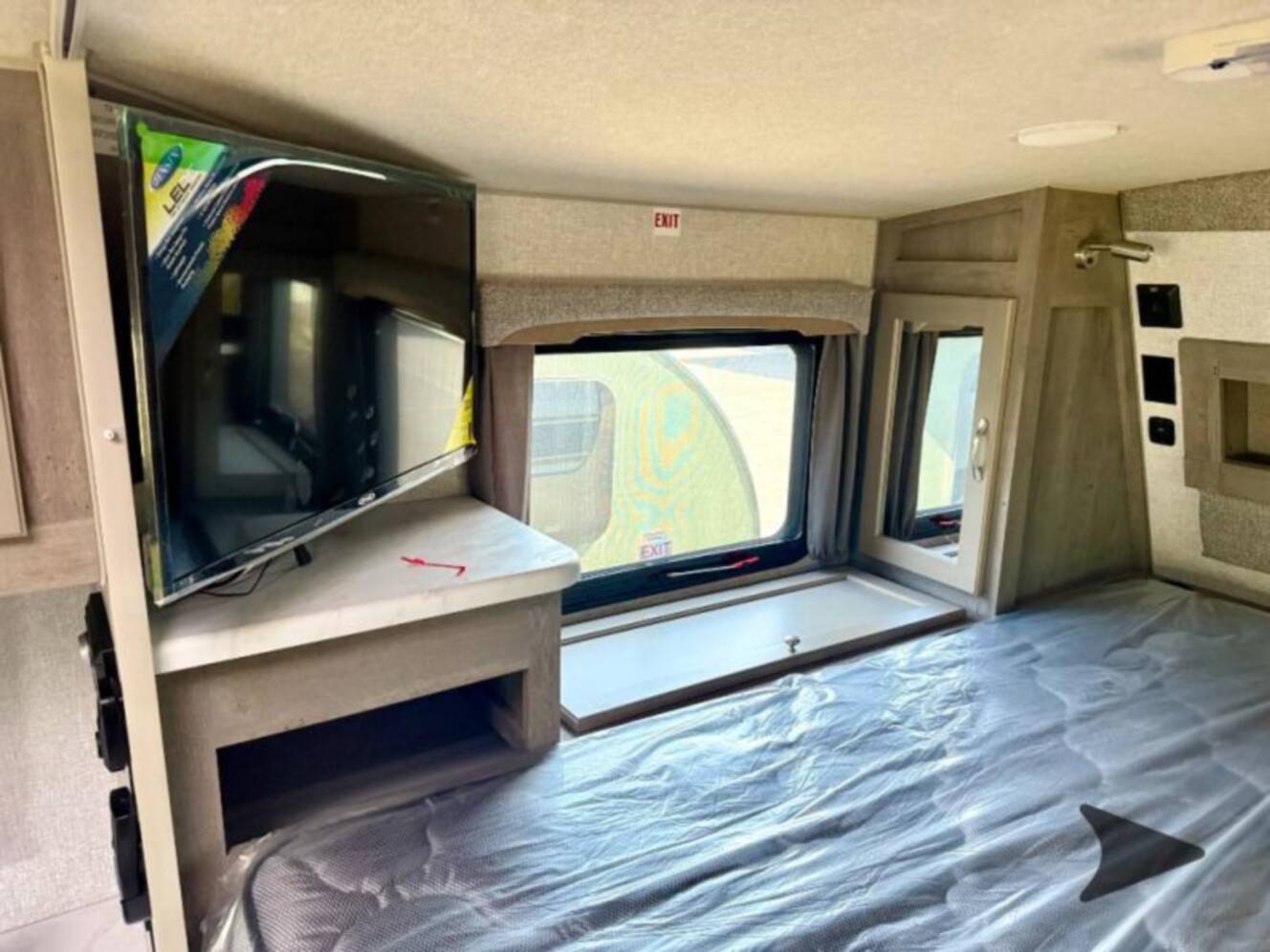 A photo of this 2027 Northwood Arctic Fox 990