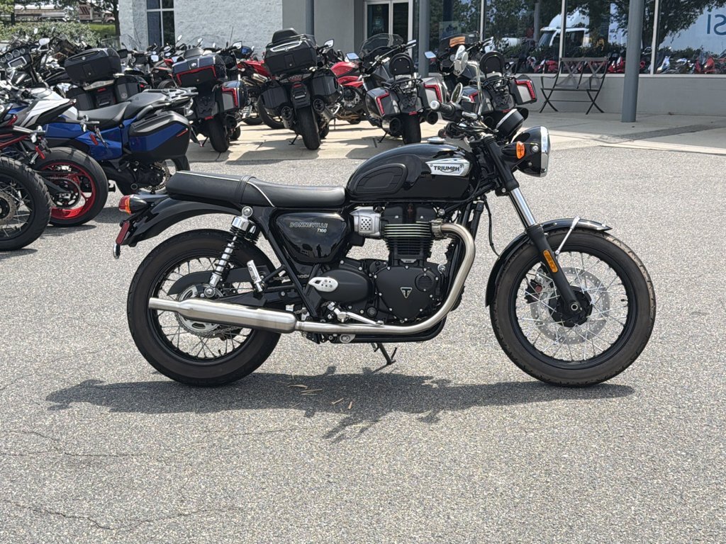 2022 Triumph Bonneville T100 Jet Black T100 in Charlotte, NC
