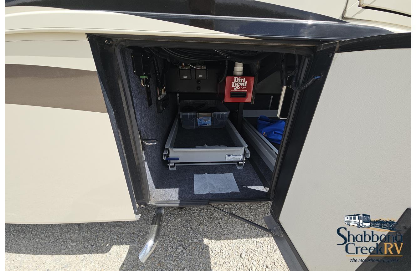 Used 2013 Newmar Dutch Star 4318 * For Sale in Atkinson, IL