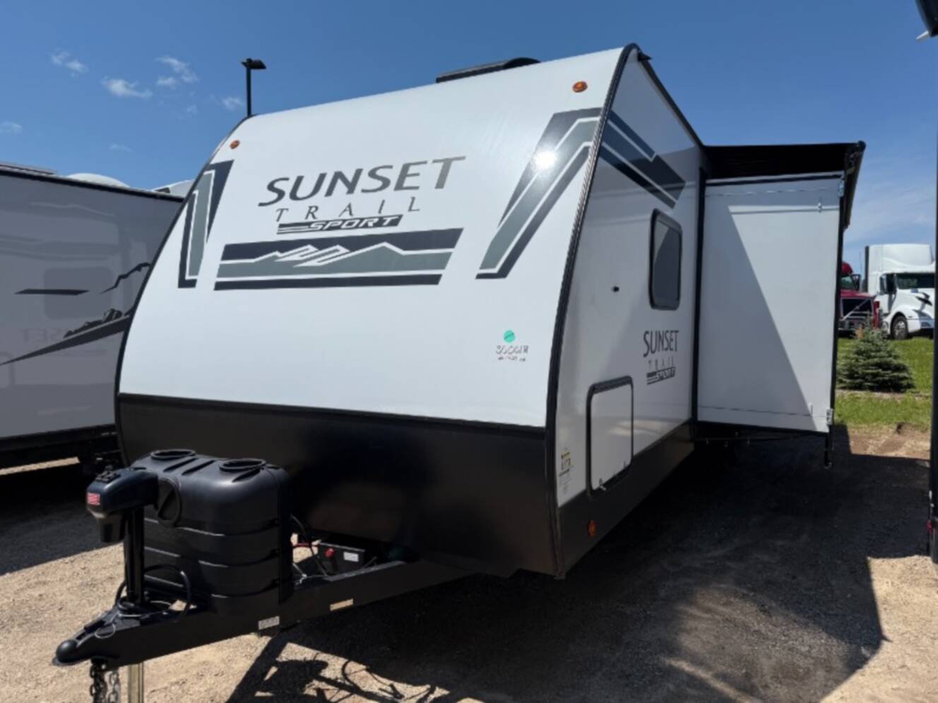 A photo of this 2026 Crossroads Sunset Trail Sport Series 28QBS