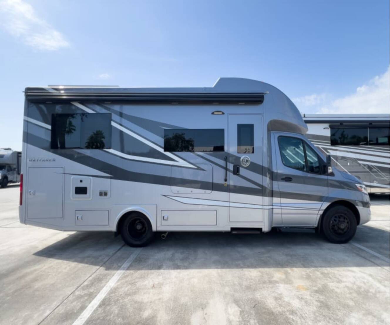 A photo of this 2027 Tiffin WAYFARER 25XLW