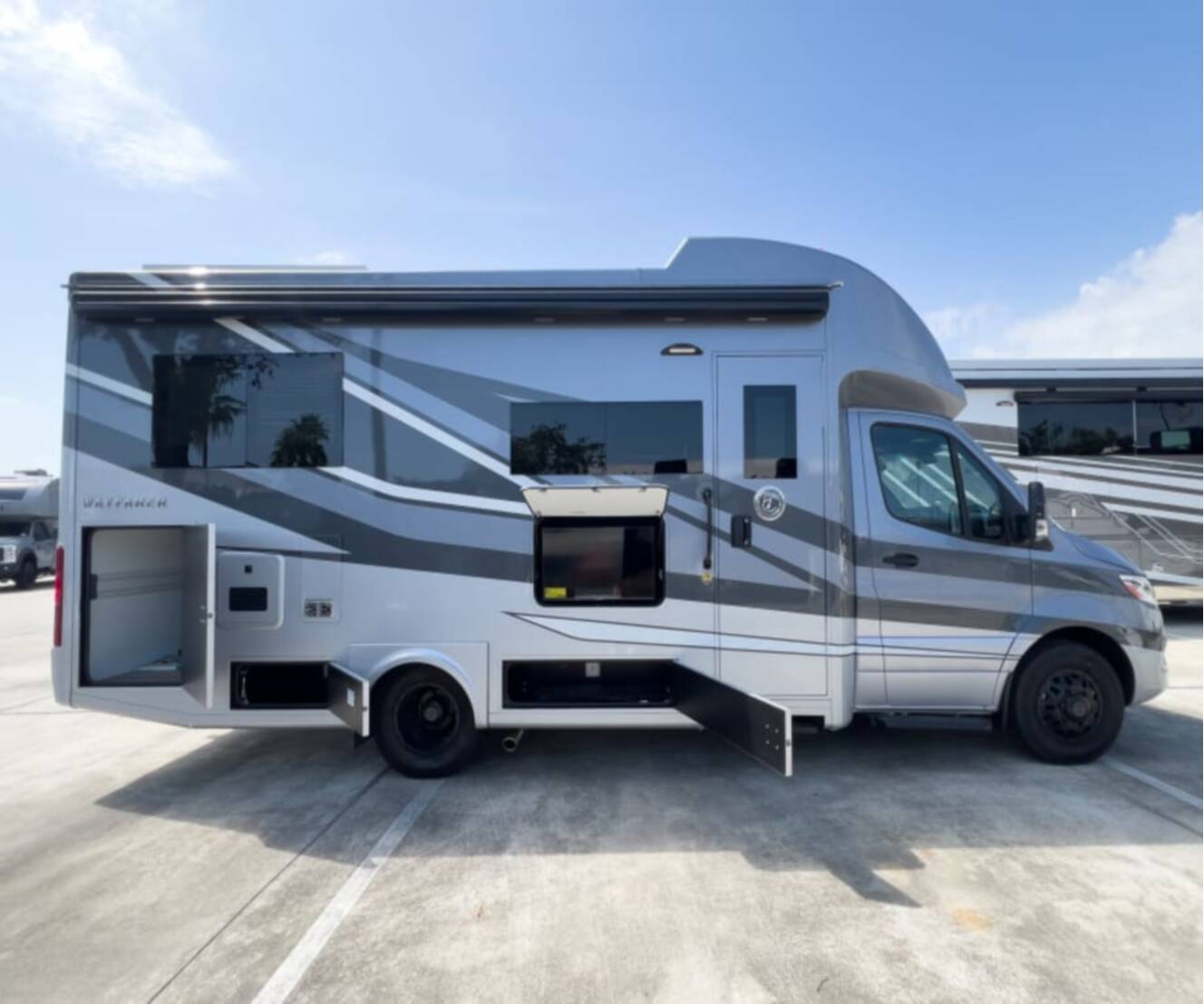 A photo of this 2027 Tiffin WAYFARER 25XLW