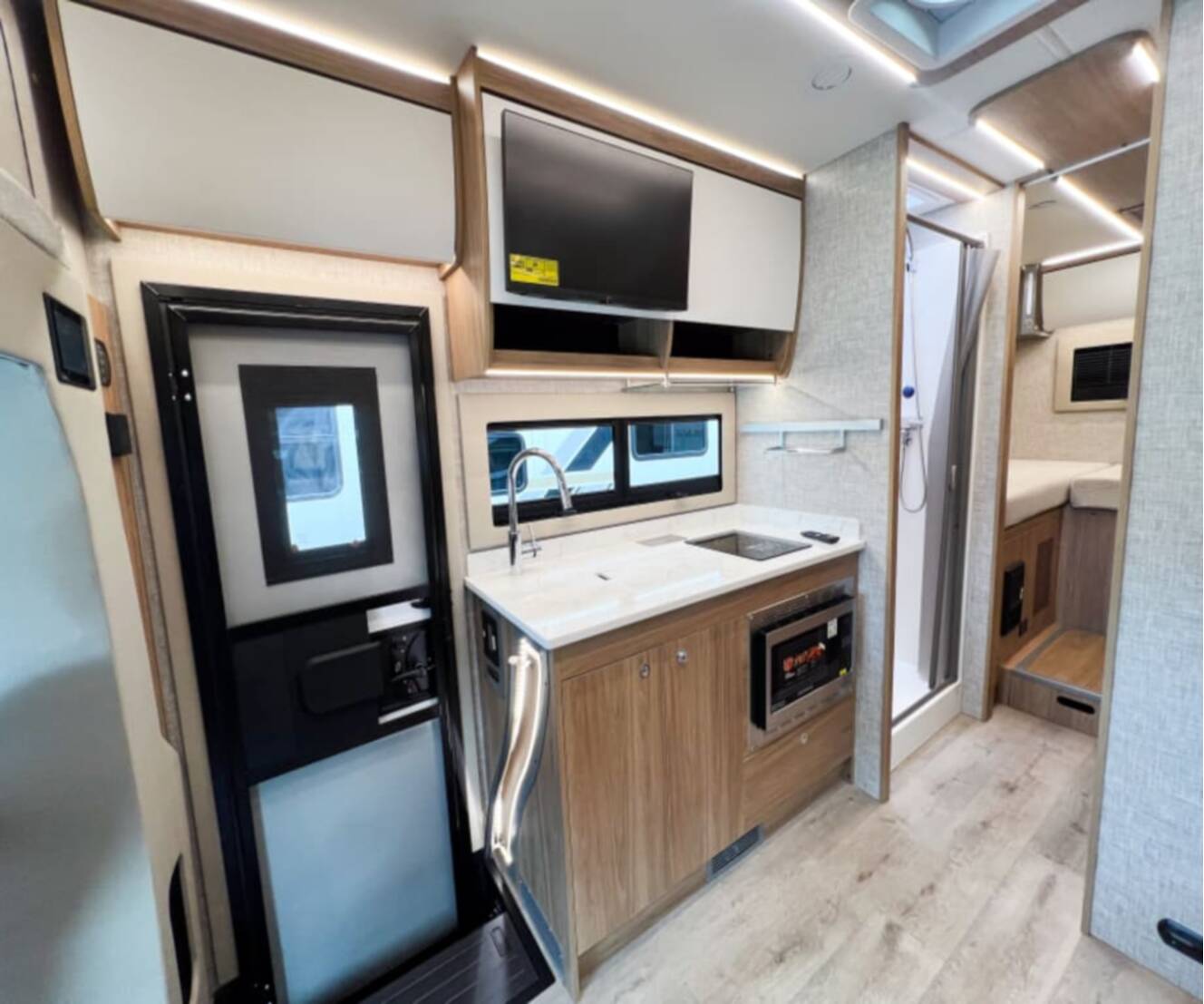 A photo of this 2027 Tiffin WAYFARER 25XLW