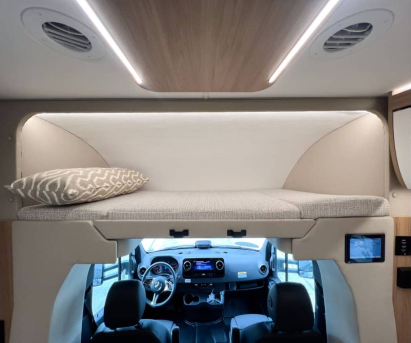A photo of this 2027 Tiffin WAYFARER 25XLW