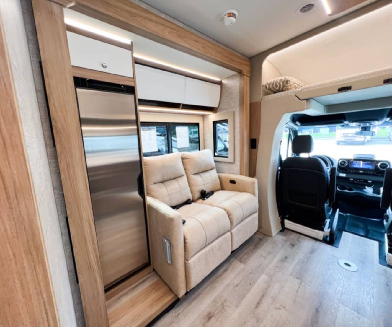 A photo of this 2027 Tiffin WAYFARER 25XLW