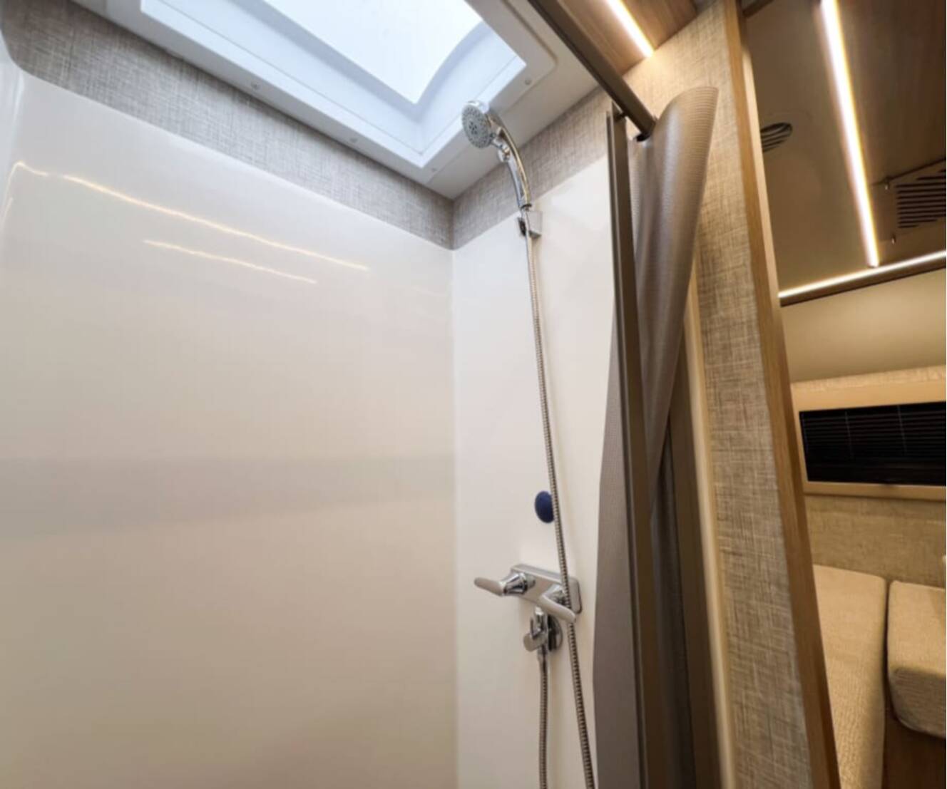 A photo of this 2027 Tiffin WAYFARER 25XLW