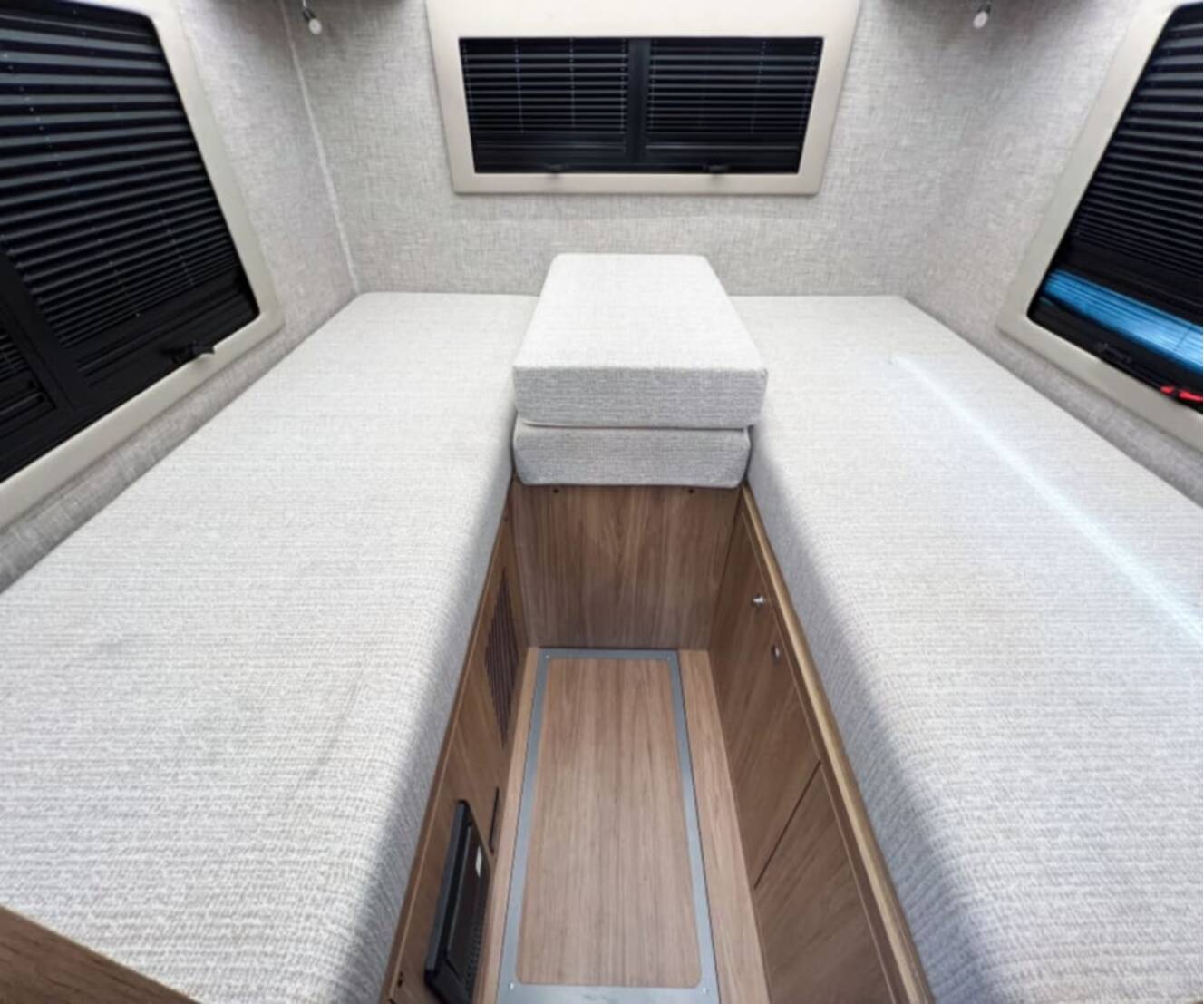 A photo of this 2027 Tiffin WAYFARER 25XLW