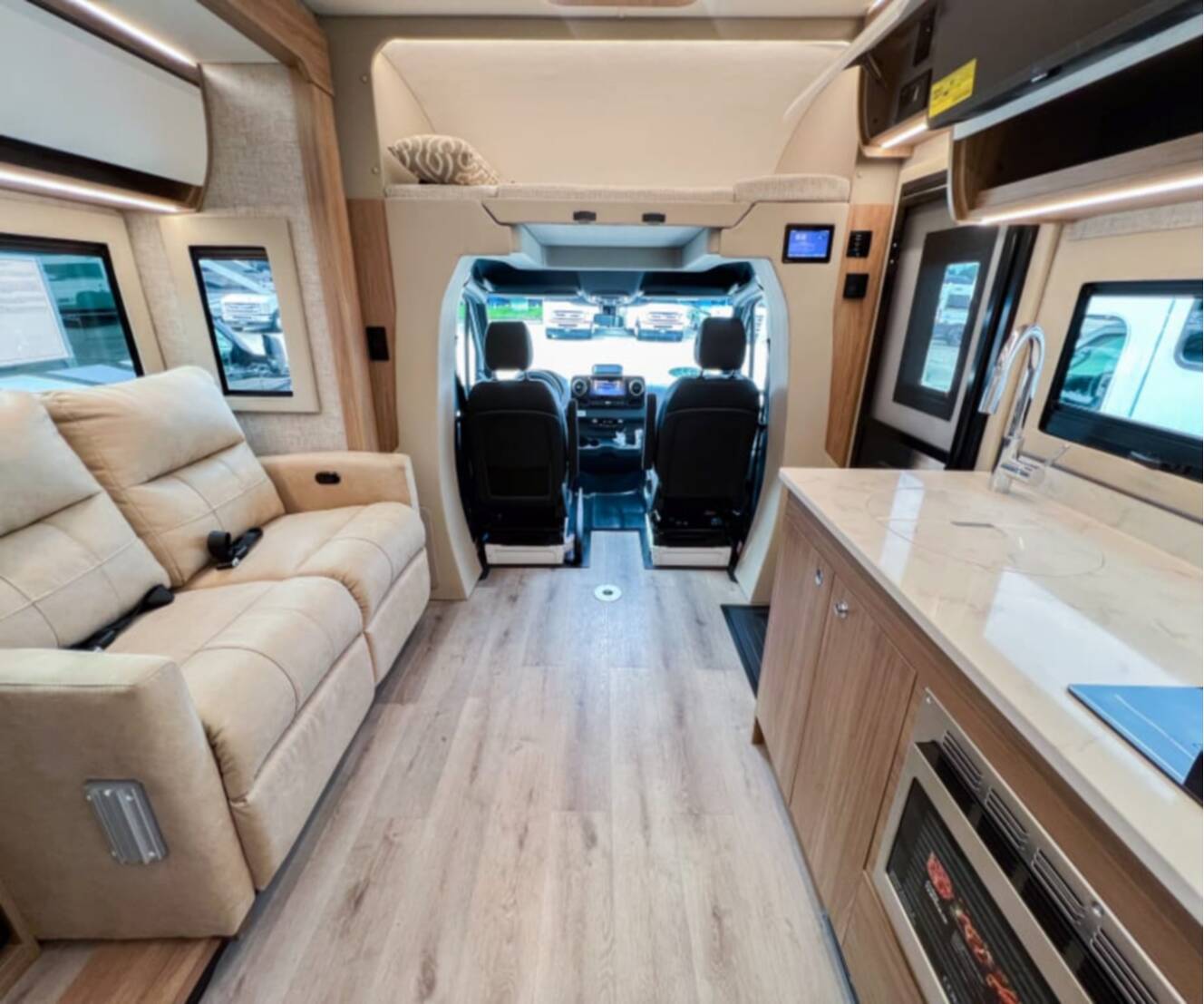 A photo of this 2027 Tiffin WAYFARER 25XLW