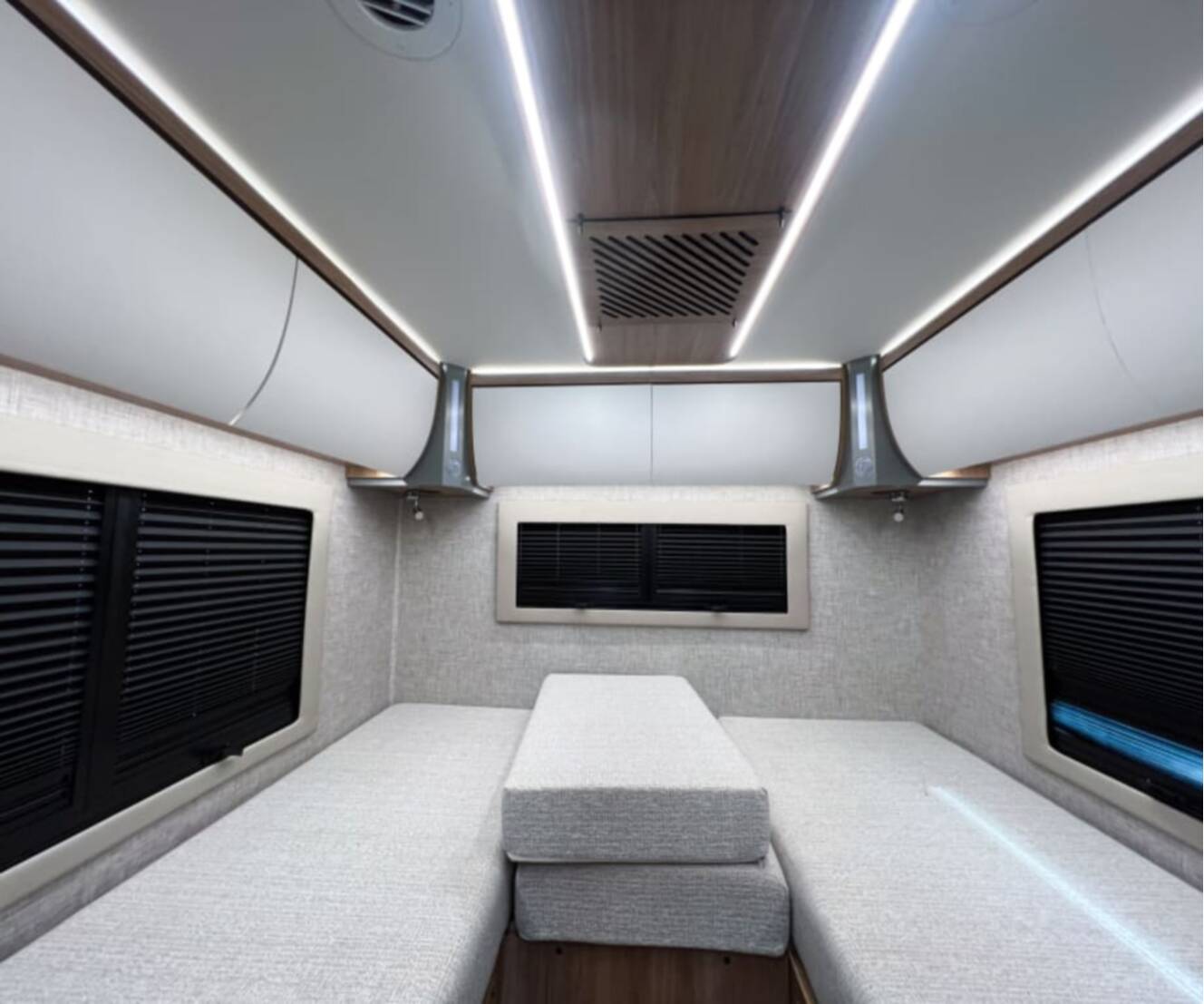 A photo of this 2027 Tiffin WAYFARER 25XLW