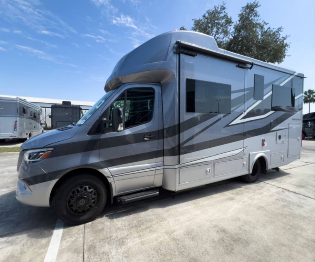 A photo of this 2027 Tiffin WAYFARER 25XLW