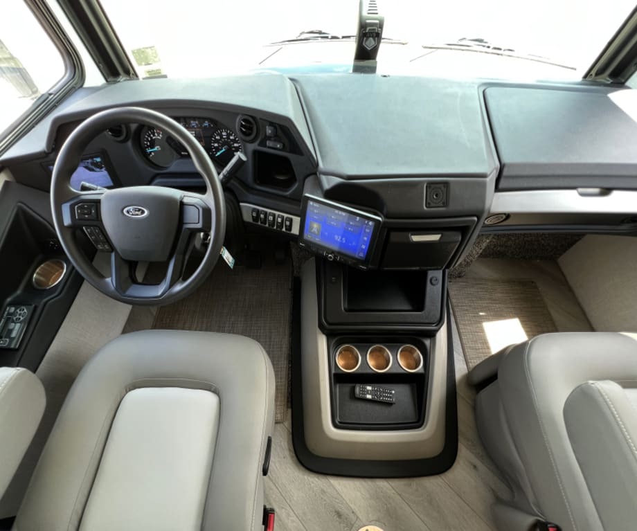2025 Fleetwood BOUNDER 33C in fort myers FL