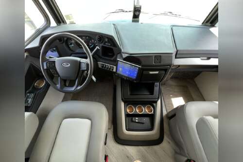 2025 Fleetwood BOUNDER 33C in fort myers FL