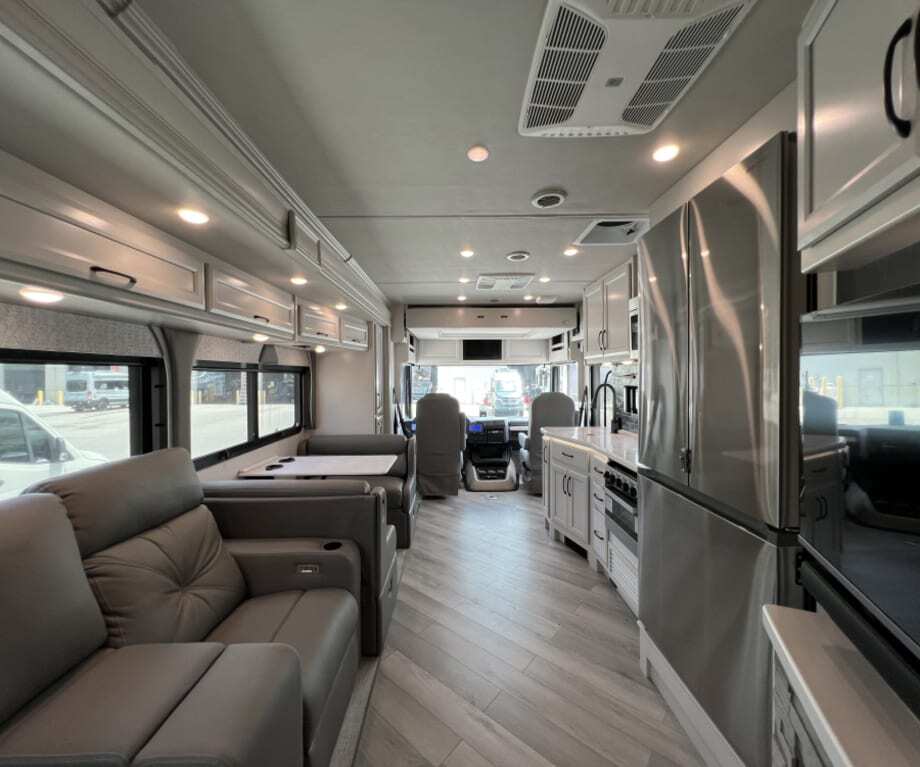 2025 Fleetwood BOUNDER 33C in fort myers FL