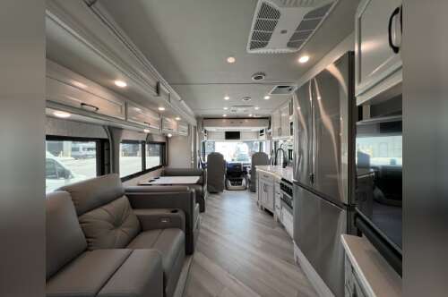 2025 Fleetwood BOUNDER 33C in fort myers FL