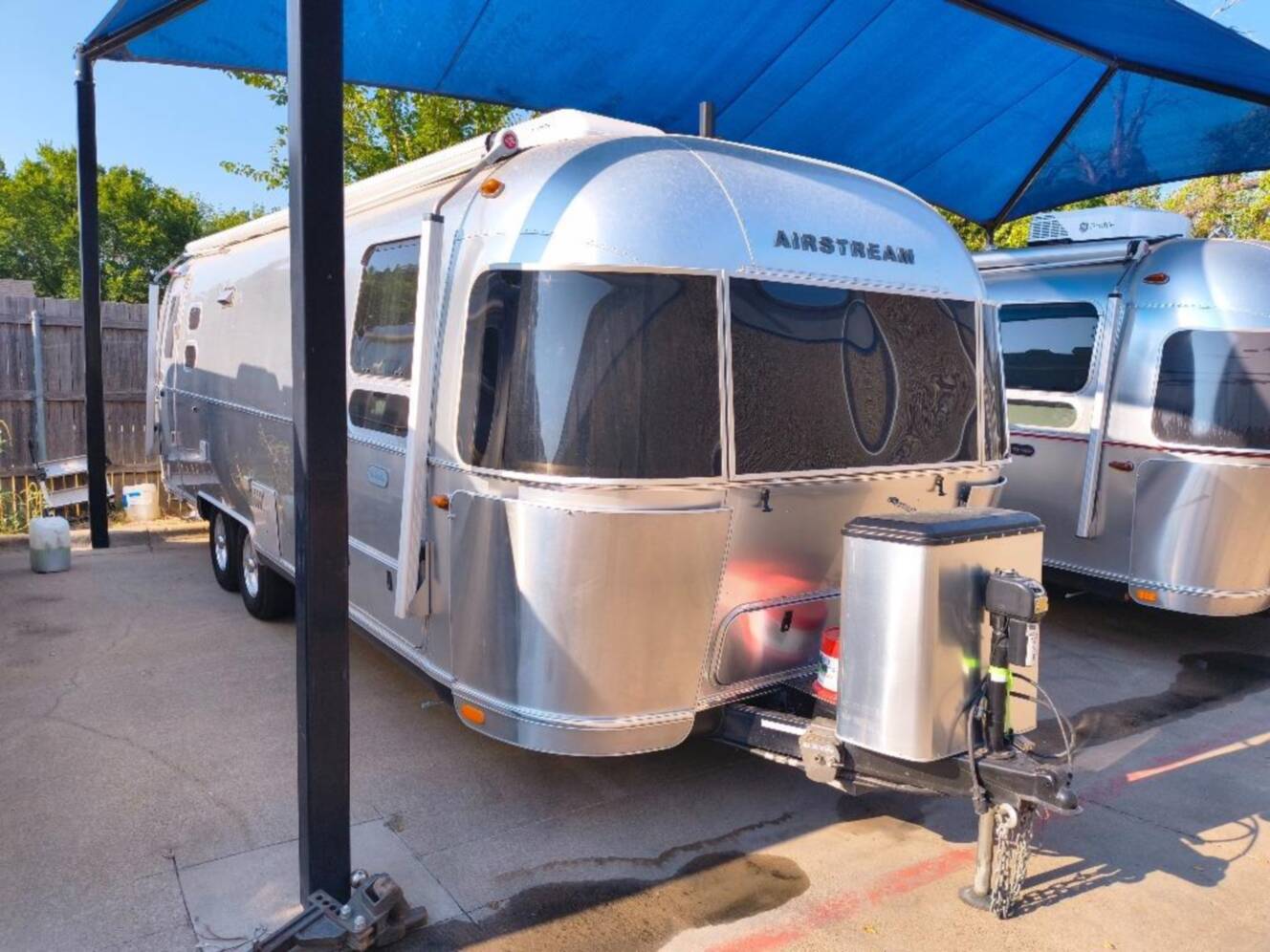 A photo of this 2020 Airstream Globetrotter 27FB Twin