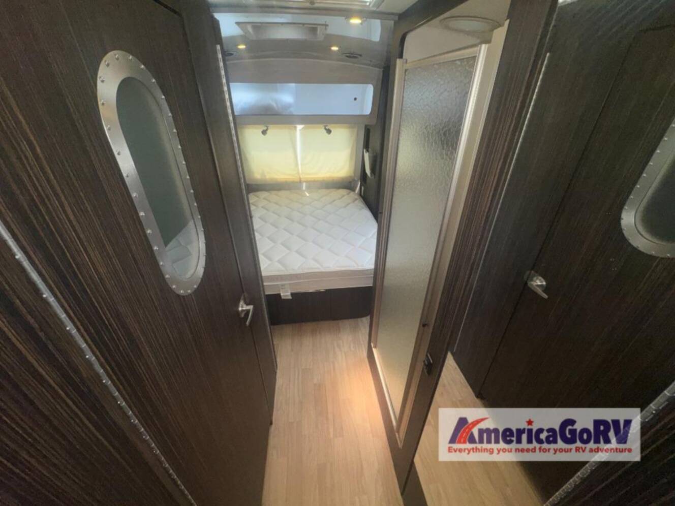 A photo of this 2016 Airstream International Signature 28