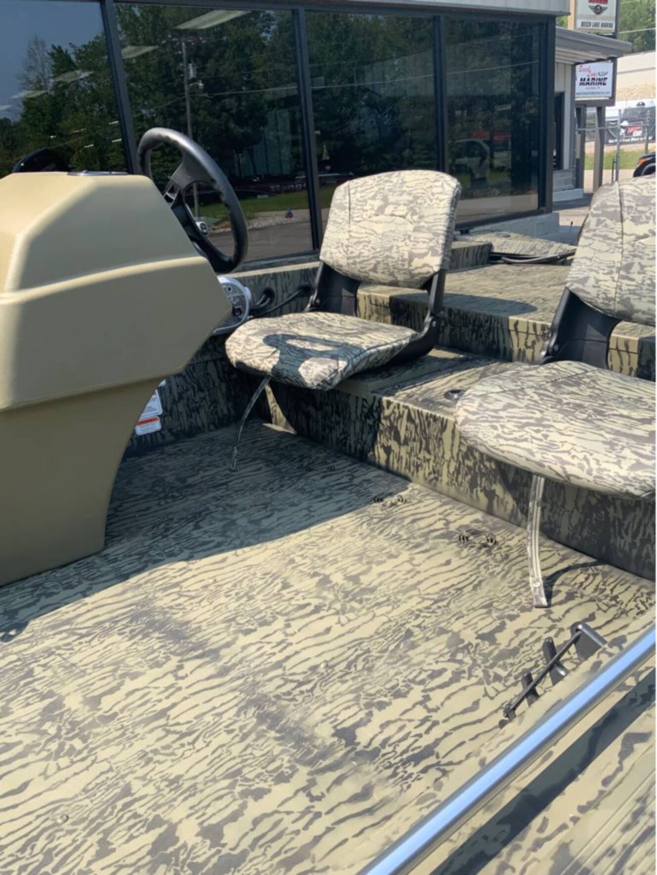A photo of this 2027 Tracker Boats Grizzly® 1754 SC