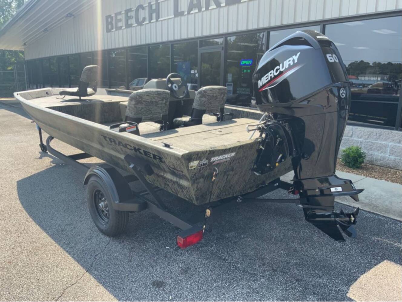 A photo of this 2027 Tracker Boats Grizzly® 1754 SC