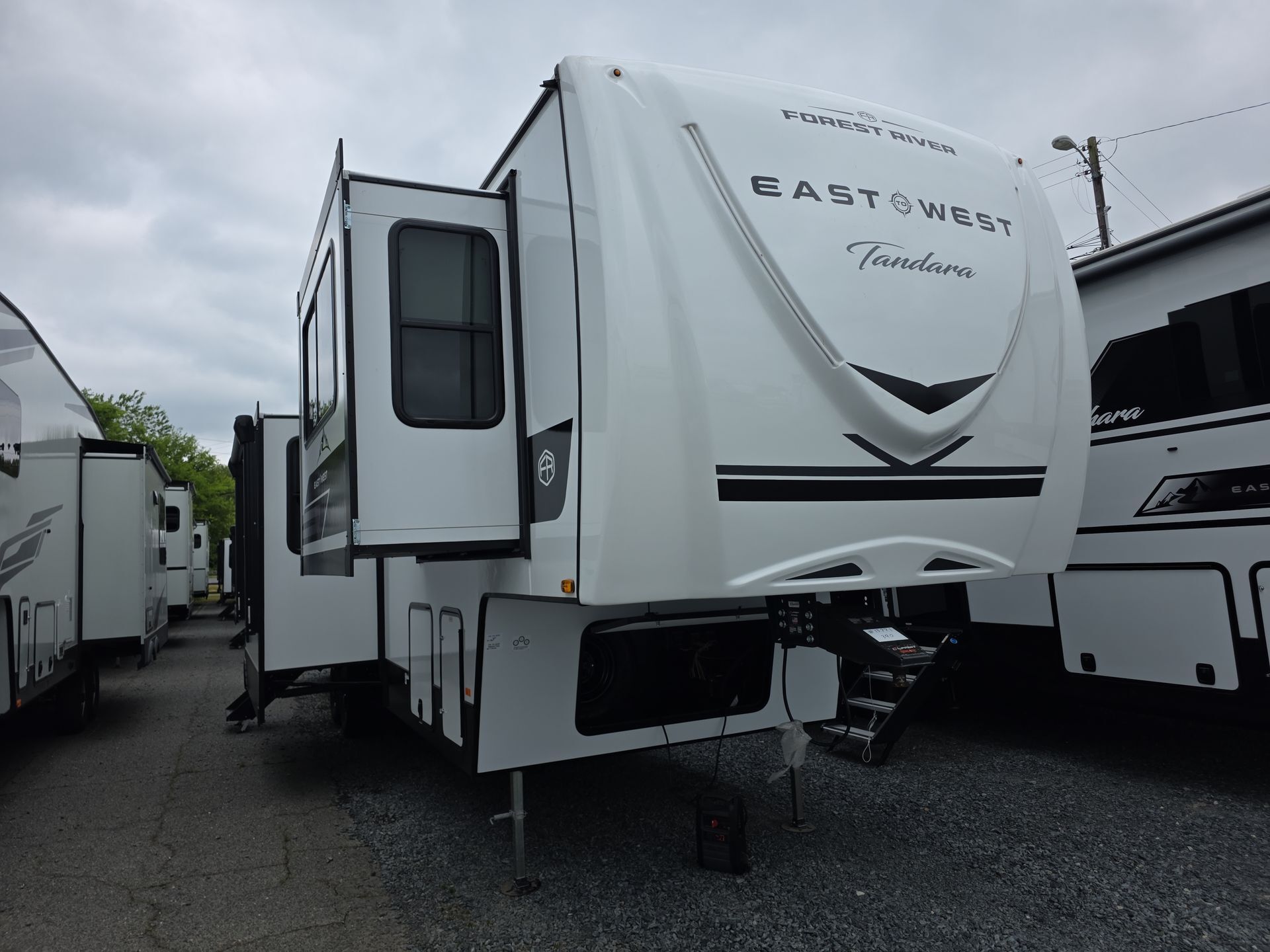 2026 East To West Tandara 390FL in franklinville NC