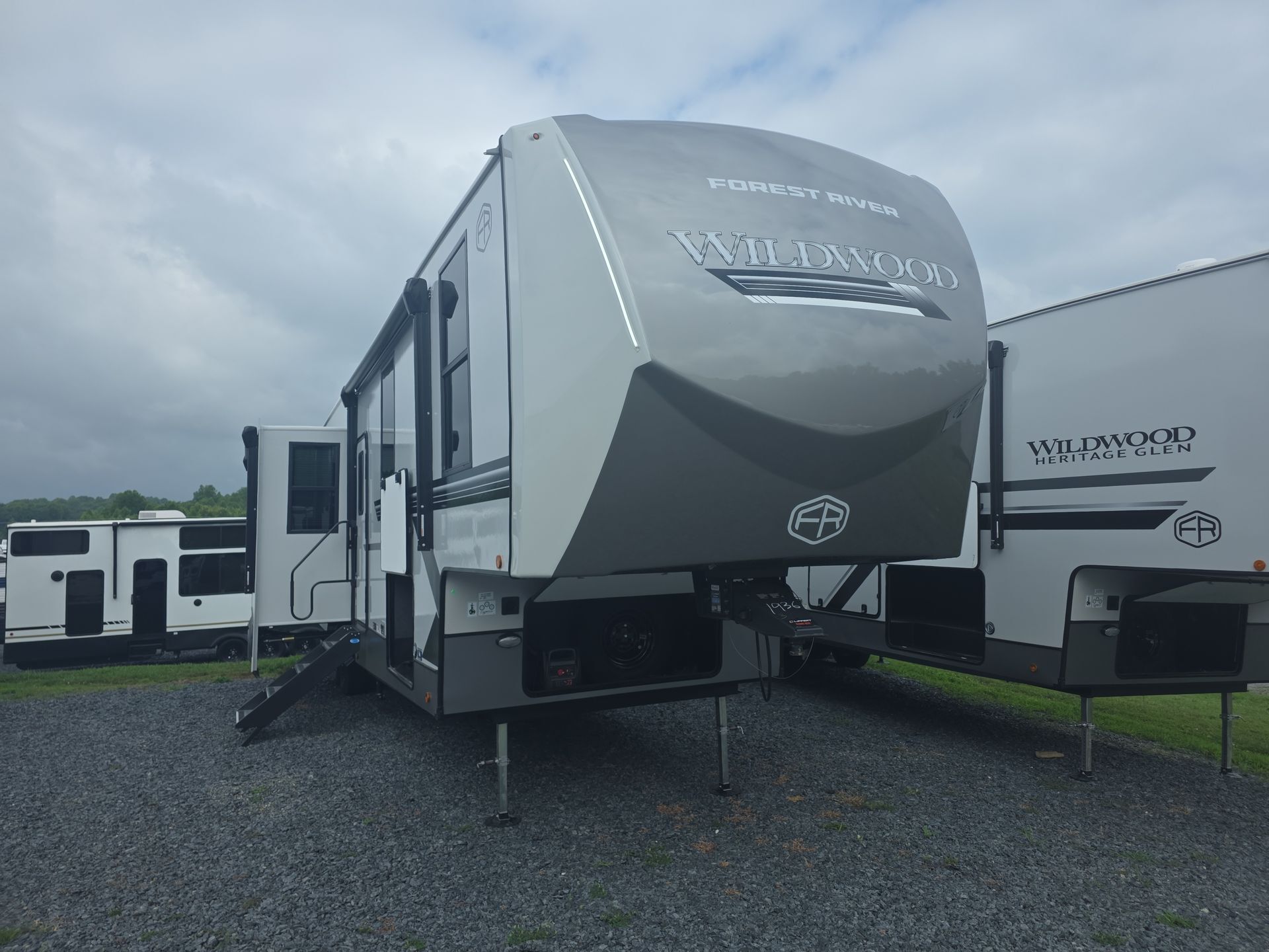 2027 Forest River Wildwood Heritage Glen 376FAM in franklinville NC