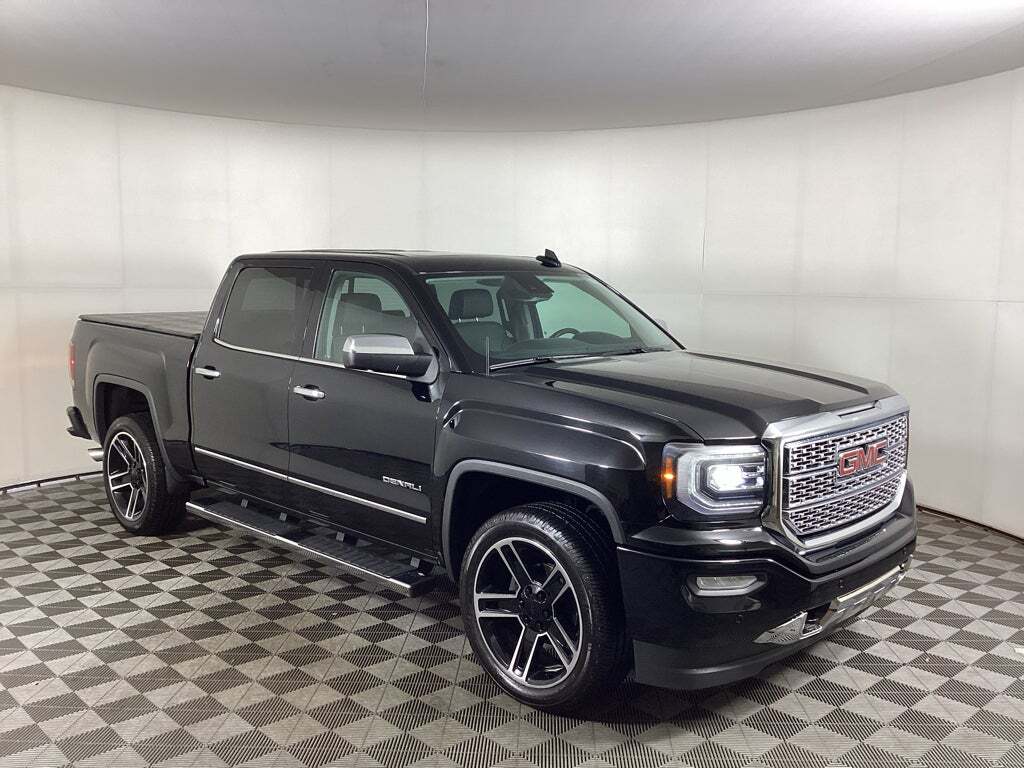 2018 GMC SIERRA in Grandville, MI